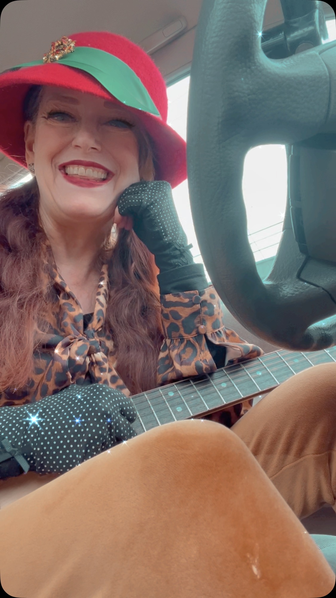 @outersunsetfarmersmarket happening now! #happy #holidays #solo #mysician #indie @kevinnorthband @sunset_mercantile_music