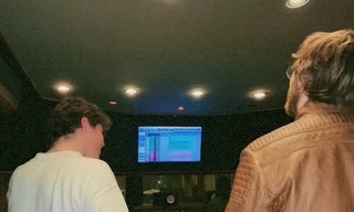 Studio shenanigans circa 2023. This has been the longest year of my life waiting for this😵💫 #indie #indierock #indiemusic #rock #rockmusic #guitarplayer #jazzmaster #studio #recordingstudio #songwriter #singer #rocksinger #band