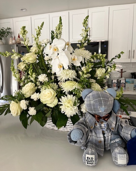 🧸Sometimes I can’t capture everyone’s affirmations or reviews or phone calls.
🧸But then there are these moments, where I see and can sort of virtually connect with the recipient of the BinaBear. These moments are so sacred on many different levels y’all. Whether captured or not🥺😮💨
🧸Ima just let these pictures speak for themselves. Somethings just can’t be described only felt.
🧸Praying these products continue to thread us together in our grief and help us along our own healing journey.❤️
#memorybears #teddybears #binabears #celebratinglifeandspreadinglove #binabearsandstories #custom #handmadewithlove #smallbusiness #art #instagram #sandiegosmallbusiness #uniquegift #uniquegiftideas #grief #healing