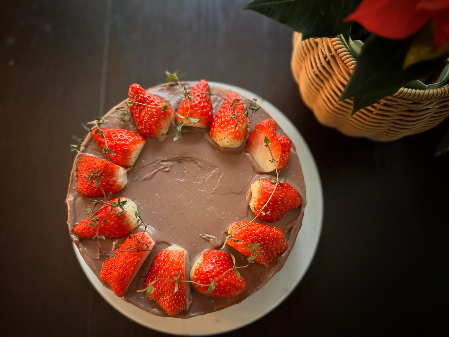 〜 𝑻𝒉𝒆 𝑾𝒊𝒕𝒄𝒉’𝒔 𝑽𝒆𝒈𝒂𝒏 𝑺𝒘𝒆𝒆𝒕𝒔 〜
𓊯魔女のヴィーガンスイーツ𓊯
◕ 。米粉のクリスマスショートケーキ。 。◕
今年のクリスマスケーキは
ヴィーガン仕様𓌉
通常の生クリームが苦手になってきた娘と
グルテンフリーに取り組んでるお兄ちゃん。
美味しく食べてもらえる?
ドキドキのクリスマスだったけど、
豆乳クリームもカカオを入れることで
好みの味に♪
米粉ケーキは少し硬めだけど
シロップを染み込ませて
一晩寝かせることでしっとりと。
最後に大好きないちごで飾って…
「これも、いいね♡」
と食べてくれました✧
きっと、
わたしの想いも汲んでくれたのかなぁ?
それでも、少しづつ子ども達の食の考え方も
変わってきた気がする。
自分の身体と結びつけて
食べてくれる✧
そんな子ども達にもっと“おいしい”を通じて
身体のこと、
食のこと、
伝えていきたいな。
そして、
周りにも。
来年はそんな年にしていきます!
˚°ºᵒ•♡•ᵒº°˚♢°ºᵒ•♡•ᵒº°˚♢°ºᵒ•♡•ᵒº°˚
《12月スケジュール》
27日
スピリチュアルカウンセリング
28〜31日 お休み
《1月スケジュール》
1〜5日、13、15、18、27日 お休み
6〜10、14、16〜17、20、22〜24、29〜31日
スピリチュアルカウンセリング
21日 ドラゴンクリスタルチャネリング講座
26、28日
発酵×Raw× ハーブ
チョコレートケーキ レッスン
上記日程以外で
ロースイーツレッスン、
スピリチュアルセッション受付中♪
(土日祝日も予約可、オンライン可)
⁎⑅⃝⁎୨୧⁎⑅⃝⁎୨୧⁎⑅⃝⁎୨୧⁎⑅⃝⁎୨୧⁎⑅⃝⁎୨୧⁎⑅⃝
《募集中講座》
🌿ロースイーツパティシエ認定講座
→ロースイーツのノウハウを学びます
🌿ローショコラパティシエ講座
→ローチョコレートに特化した講座です
他リクエスト可能
🌹花おはぎレッスン
ヴィーガン仕様の餡を使った可愛いお花絞り
🌹ショコラフラワー講座
仕様の違う3種類のチョコレートでお花絞り
🌿𝒍𝒐𝒉𝒂𝒔𝑻𝑰𝑪 𝒔𝒘𝒆𝒆𝒕𝒔は
日本ヘルシーフード協会
『ロースイーツパティシエ』
『ローショコラパティシエ』
𝗋𝖺𝗐&𝗋𝖺𝗐認定校になります
@𝗋𝖺𝗐𝗌𝗐𝖾𝖾𝗍𝗌.𝖺𝗄𝗂.𝗏𝖾𝗀𝖾𝖻𝗂𝗈
🍎発酵料理教室 円居認定講師
🌹社)𝑨𝑳𝑨
『ショコラフラワー認定講師』
*・゚゚・*:.。..。.:*・゚゚・*:.。. .。.:**・゚゚・*:.。..。.:*・゚゚・*:.。.
《𝒍𝒐𝒉𝒂𝒔𝑻𝑰𝑪 𝒔𝒘𝒆𝒆𝒕𝒔》
ロースイーツ/発酵スイーツ/植物療法/花おはぎ
/ベビー教室/スピリチュアルサロン
☆𝑳𝑰𝑵𝑬 (𝑰𝑫→@𝟥𝟩𝟨𝗊𝗎𝗏𝗅𝗂)のお友達追加で
お得なクーポン配布中♡
𓃽スピリチュアルアカウント
@draco_illumina
#ローショコラパティシエ #ローショコラ #ローチョコレート #ロースイーツ大好き #ローチョコレートレッスン #ローチョコレート教室 #ヴィーガンスイーツレッスン #ヴィーガンお菓子 #オーガニックスイーツ #プラントベーススイーツ #身体に優しいお菓子 #グルテンフリーのお菓子 #発酵おやつ #発酵ジュース #発酵シロップ #発酵スイーツ #フィトセラピー #phytotherapy #植物療法 #静岡花おはぎ #ロースイーツオンラインレッスン #子連れ参加 #ロハスチックスイーツ #ロースイーツ講座 #𝚛𝚊𝚠𝚜𝚠𝚎𝚎𝚝𝚜𝚕𝚎𝚜𝚜𝚘𝚗 #ロースイーツ教室 #ロースイーツ焼津 #ロースイーツ静岡 #焼津ママ