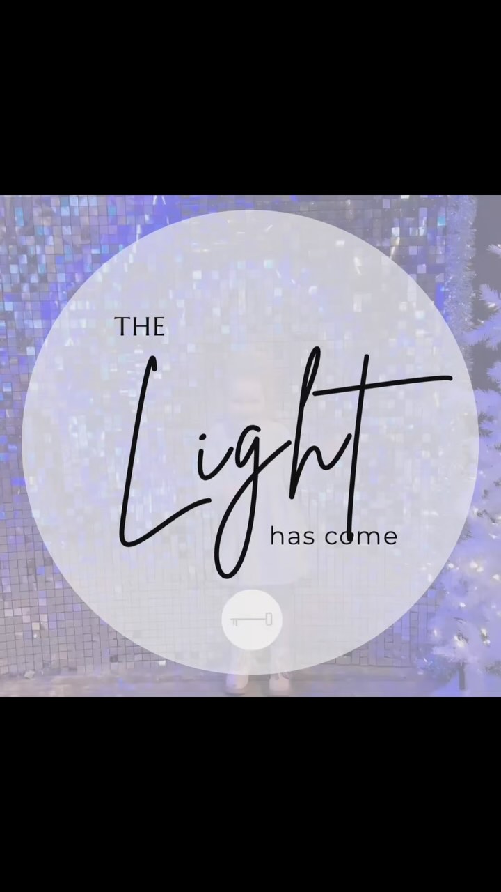 The Light has come. We sure found a lot of its sparkle this season. May all your Christmases be bright, friends.
#christmas #thelighthascome #mayallyourchristmasesbebright #goodnews #lightinthedark #immanuel