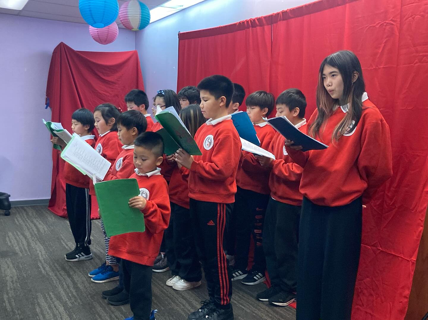 Our students gave a wonderful performance at our 2nd Annual BHA Winter Recital, mixing traditional Christmas carols with Chinese songs and poems. Complete video can be enjoyed here: https://youtu.be/G_unnC2-g-k?si=pm76cncYv3eSS4r7