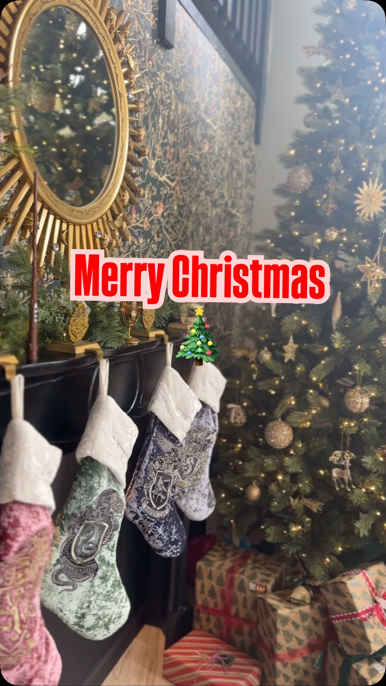 Wishing you a season filled with joy, love, and unforgettable memories. Happy Holidays from our Ohana to yours ❤️
#merrychristmas #happyholidays #harrypotterchristmas #harrypotterhome #harrypotterdecor #christmashome