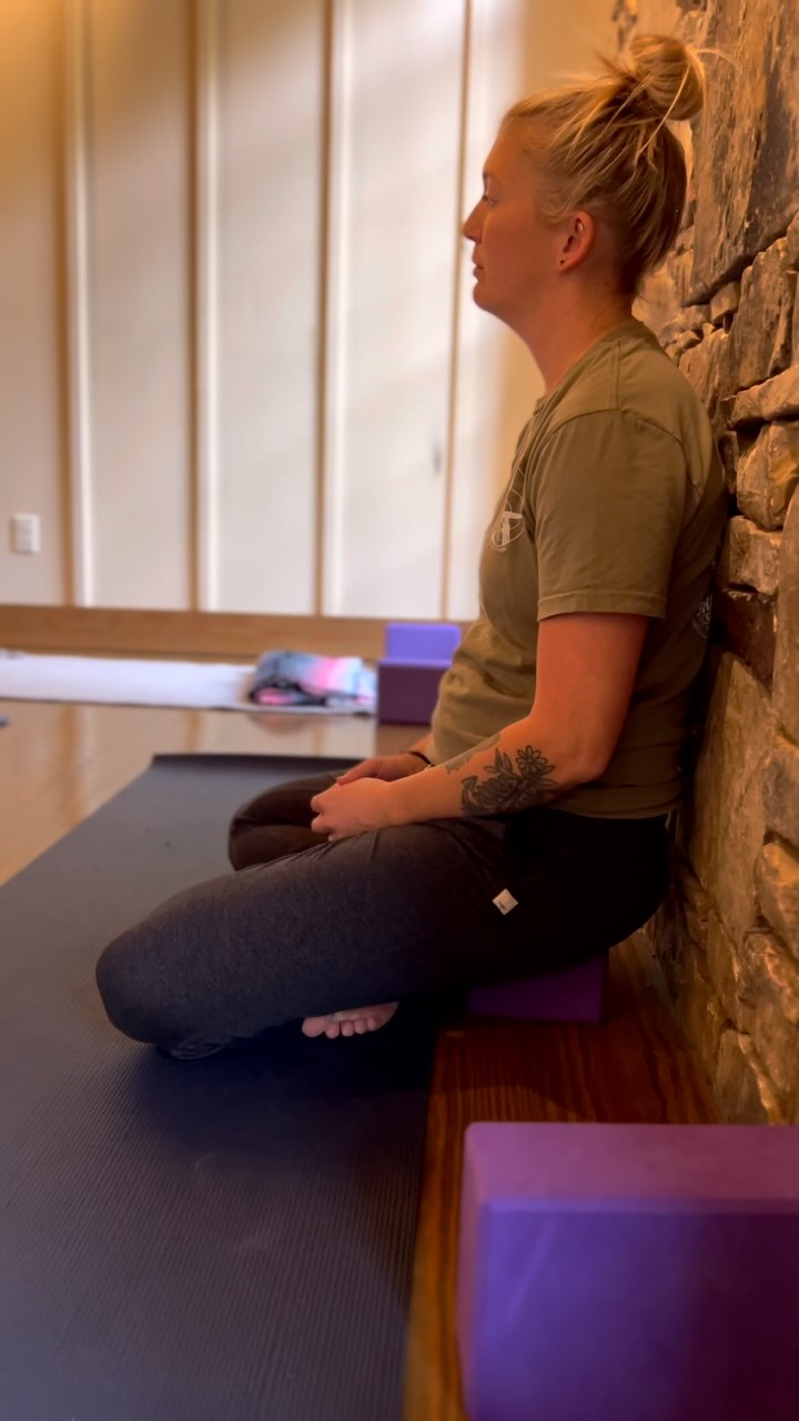 ✨ Kidney 1: The Ultimate Grounding Point ✨
Located on the sole of the foot, Kidney 1 (Yongquan or “Gushing Spring”) is the first point on the Kidney channel—a wood point on the water element meridian.
🌱 Why is this point so powerful?
Kidney 1 is renowned for its ability to calm the spirit, clear an overactive mind, and draw energy downward, anchoring you deeply into the present moment.
#acupuncture #tcm #chinesemedicine #yoga #breatheeasy #breatheeasylivefully #ground #anchor #meditate #meditation #mindfulness