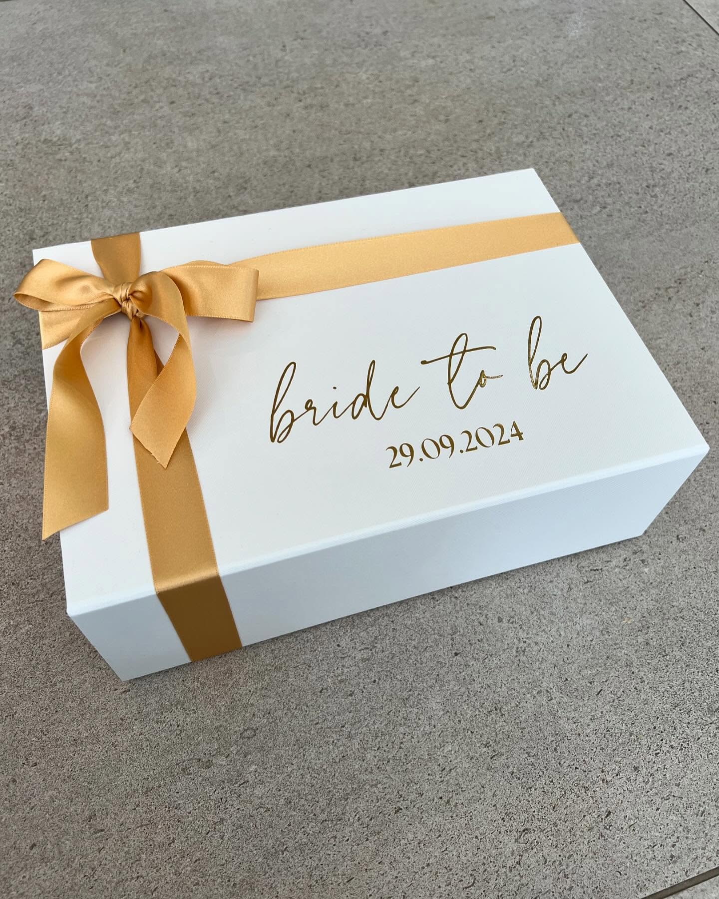 TB to the personalised bridal boxes we sell! Names can be added on!!! Making the perfect way to give your gifts! We offer packages including the cutest gifts inside! DM us to get in touch!
#bridalshower#bridalgift#bestfriends#giftbox#b#personalisedgifts#giftsforbride#giftsforbridesmaids