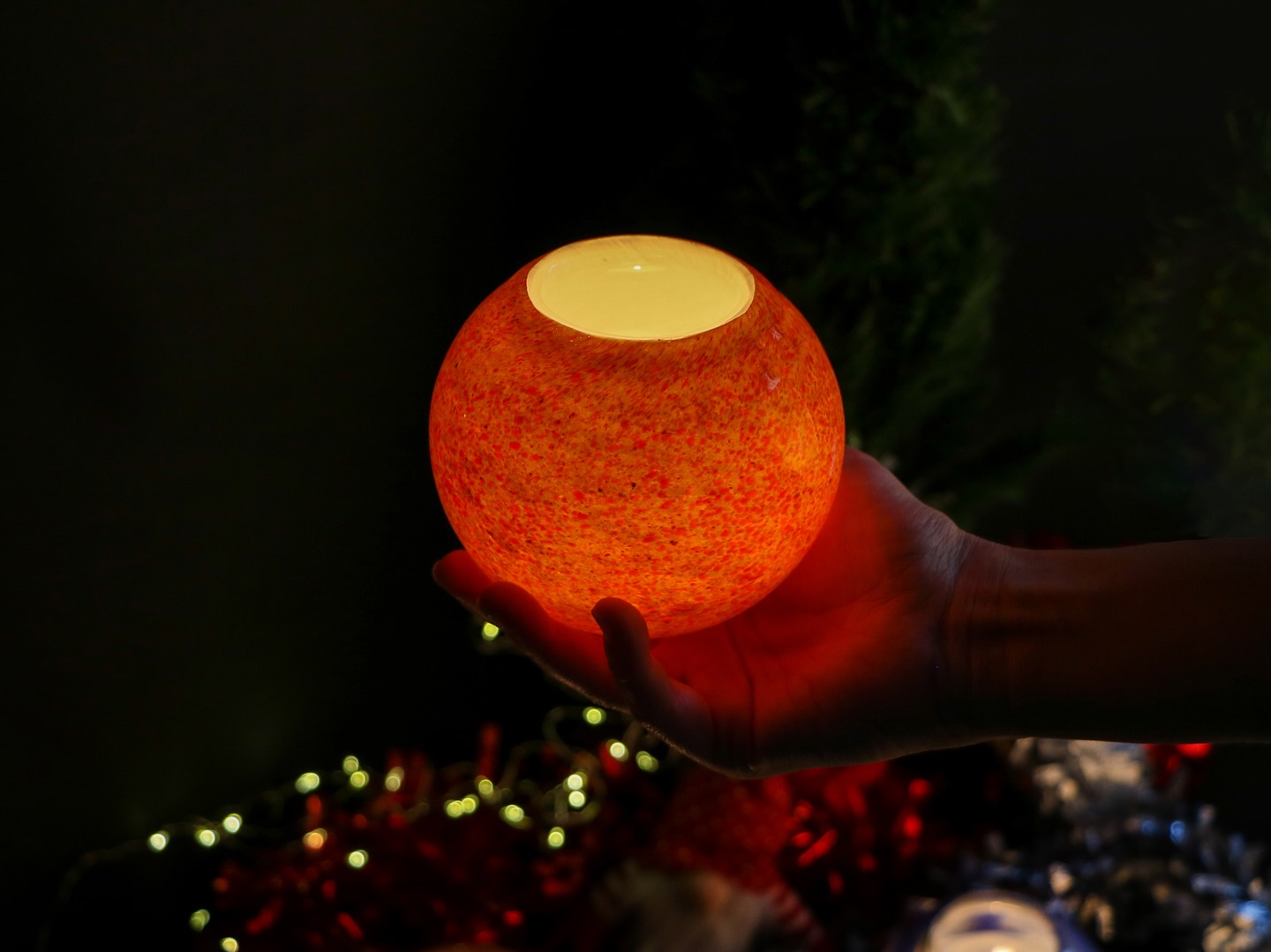 ✨May the new year bring you joy, fulfillment, and the realization of all your dreams. Let it be a year filled with exciting moments and well-deserved indulgences. 🎈
In 2025, may your light always shine bright. ☀️
We will continue creating together with passion and inspiration. 💫