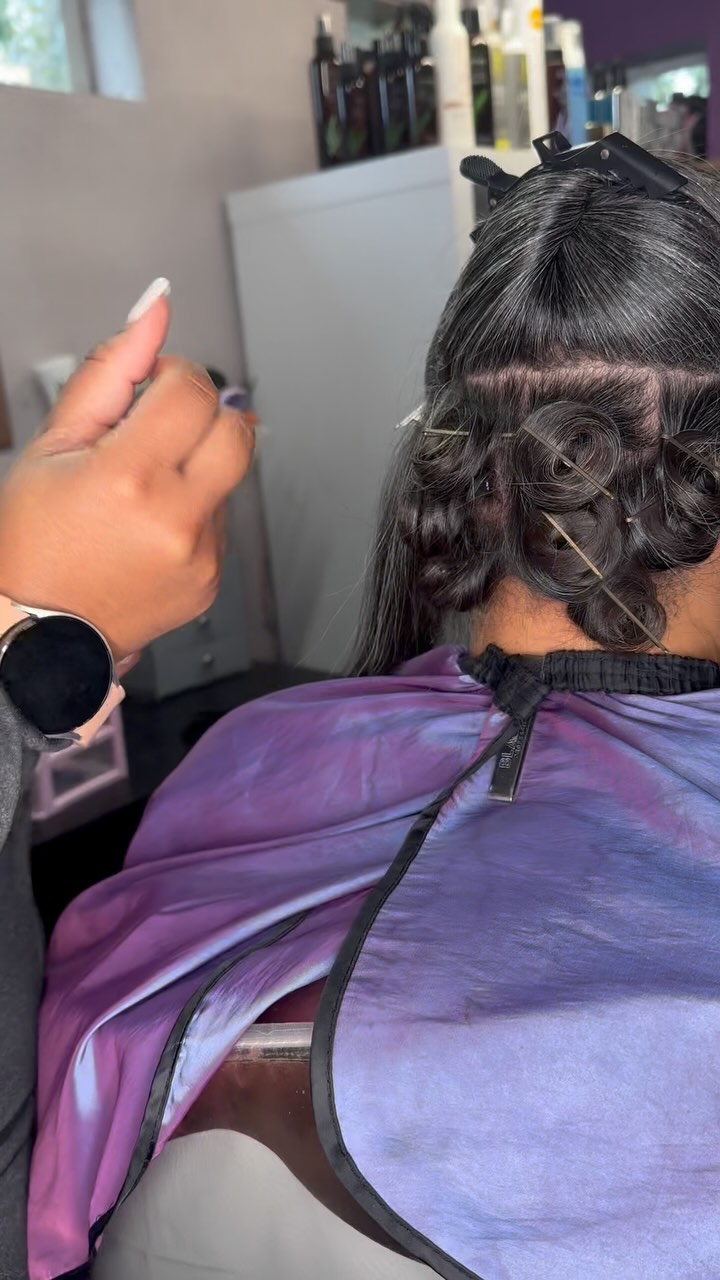 Pin Curlin The Night Away!
#silkpress #houstonhairstylist #houstonhair #houstonhairstylists #pearlandhair #pearlandhairstylist #explore