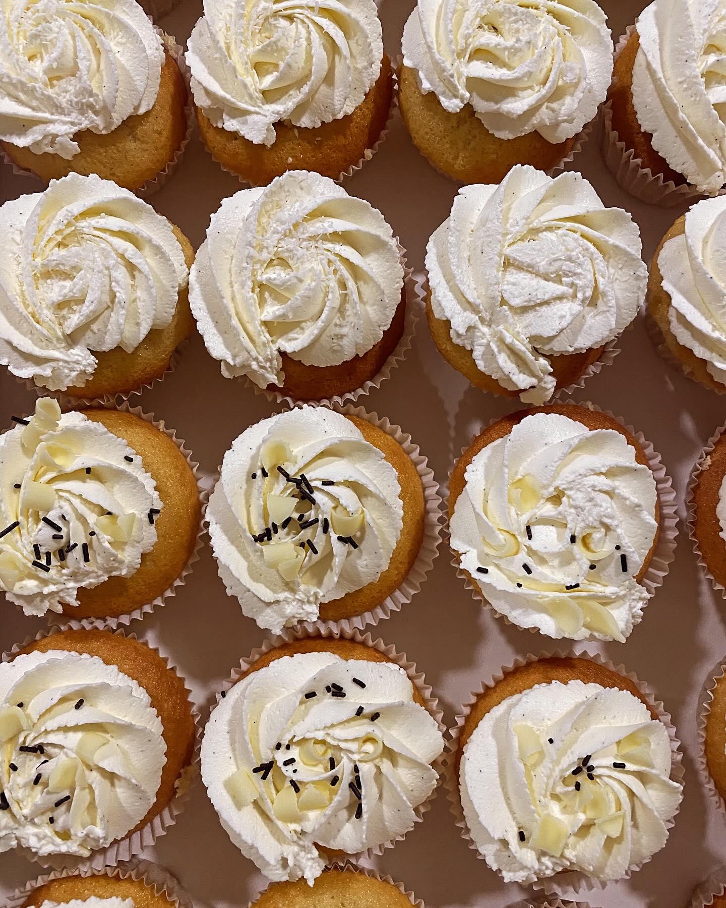 Vous êtes plutôt Nutella ou Fruits exotiques dans vos cupcakes ?
#mia #cupcakes #delicieux #gateau #nutella #mangue #fruitsexotiques