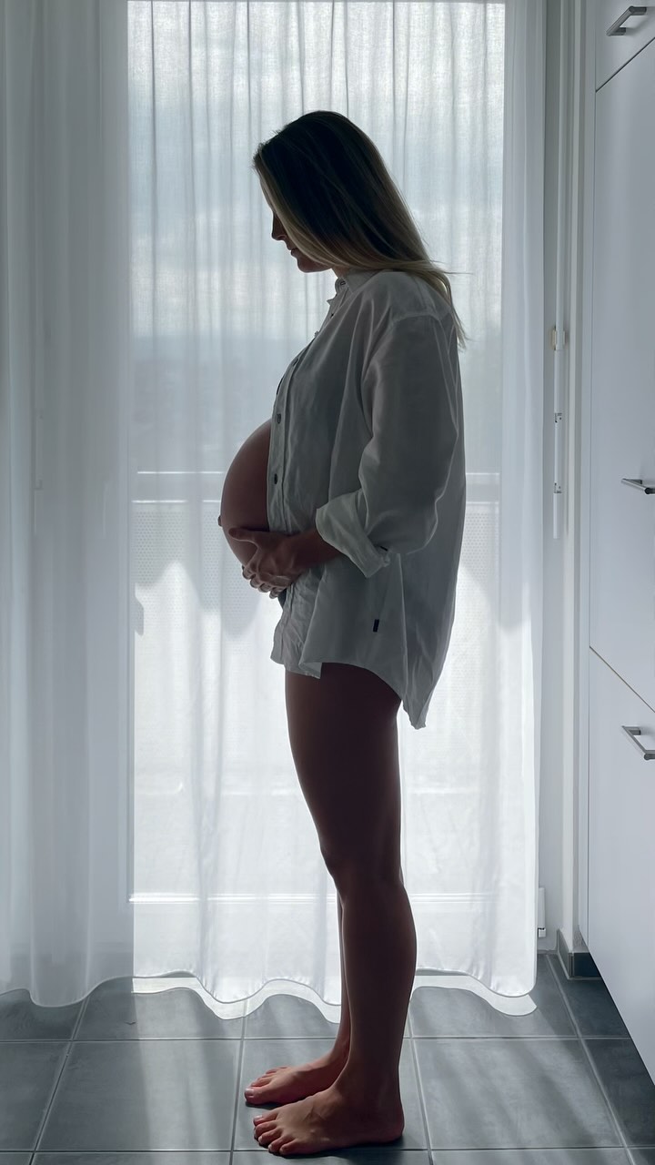 #2024 was a year that completely changed my life🫶🏼. The #birth of my son🤱🏼fulfilled me in a way I never thought possible🥰. I got #married 👰🏼♀️, quit my job to be fully present for my son and decided as a #family 👩🏼❤️💋👨🏽 to start a new chapter 2025 in Singapore for a year abroad✈️. This year has shown me how important it is to be brave and follow your heart❤️. I am grateful for all that has been and excited for what is to come✨! If you want to know more, follow me👉🏼@kessencual
*****
#2024 war ein Jahr, das mein Leben komplett verändert hat🫶🏼. Die #geburt meines Sohnes🤱🏼hat mich auf eine Weise erfüllt, die ich nie für möglich gehalten hätte🥰. Ich habe #geheiratet 👰🏼♀️, meinen Job gekündigt, um voll und ganz für meinen Sohn dazusei und als #familie entschieden👩🏼❤️💋👨🏽, 2025 in Singapur für ein Auslandsjahr ein neues Kapitel zu beginnen✈️. Dieses Jahr hat mir gezeigt, wie wichtig es ist, mutig zu sein und dem Herzen❤️ zu folgen. Ich bin dankbar für alles, was war, und gespannt auf das, was kommt✨! Willst du mehr erfahren, folge mir👉🏼 @kessencual