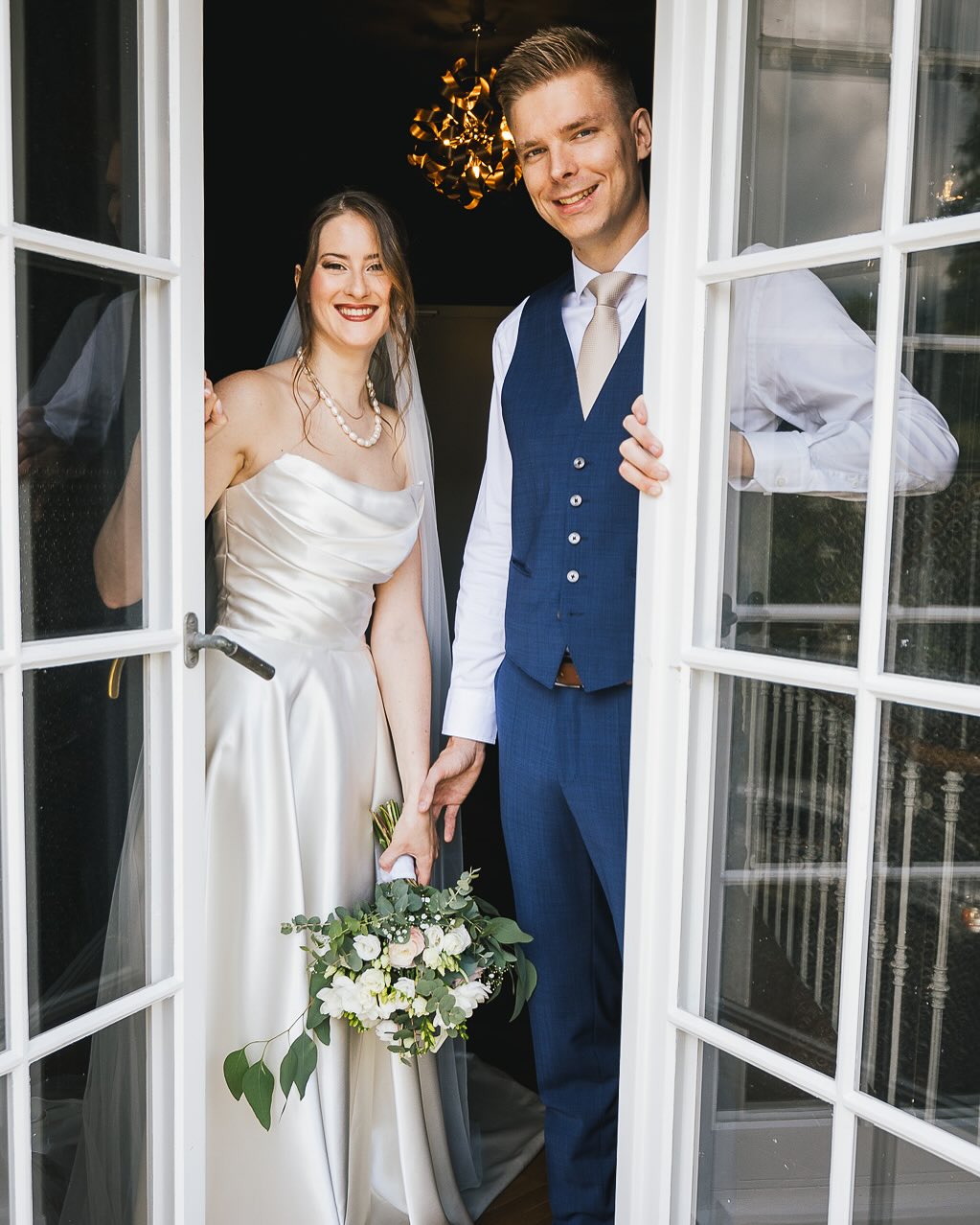 Home is wherever I‘m with you 😍 @villaweberaarburg @derbeka_beauty #hochzeit #hochzeitslocation #hochzeitskleid #hochzeitsinspiration #wedding #weddingphotography #weddingdress #weddingday #cundtphotography #aarburg #villaweberaarburg #hochzeitsideen #hochzeitsblumen #brautstrauß #eheglück #trauringe #brautschmuck #fotografschweiz #fotografaargau #fotografsolothurn