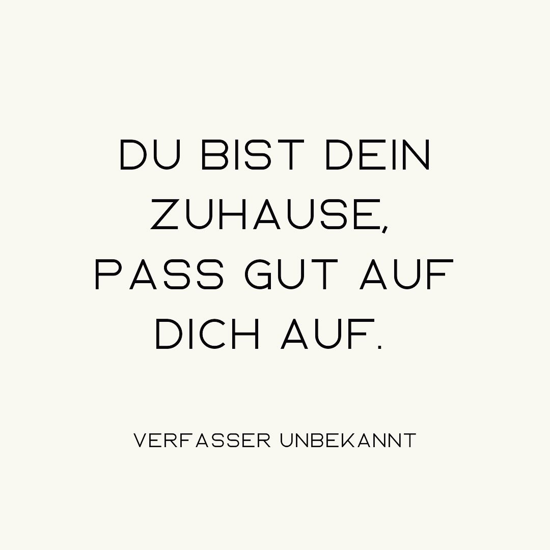 Unabhängig von Zeit, Raum und Ort. Sei dir selbst ein guter Freund, ein treuer Begleiter, finde Ruhe in dir selbst, pflege dich. Schließe imaginär die Fenster, wenn du nach Abgrenzung und Innenschau strebst. Öffne Türen, wenn du mutig in die Welt hinausschreiten magst. Entdecke, wachse und sei dir stets selbst ein guter Gastgeber. zuhause #innererfrieden #wohlgefühl #beisichsein #sicherheit #seiduselbst #liebe #frieden #peace