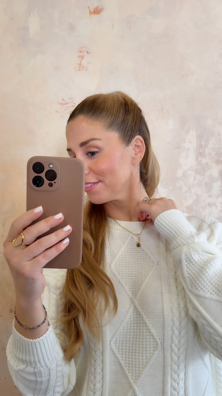 Hereโs what I love about our crystal jewelleryโฆ
Not only do you get that boost from wearing something beautiful that makes you feel beautiful, but you also get the added benefit of the energetic properties of whatever crystal you choose!
From physical and spiritual to emotional and mental healing, crystal jewellery can bring about amazing things in your life. By wearing the crystal and having it with you all day, you tap into all that awesome energy no matter where you are or what youโre doing.