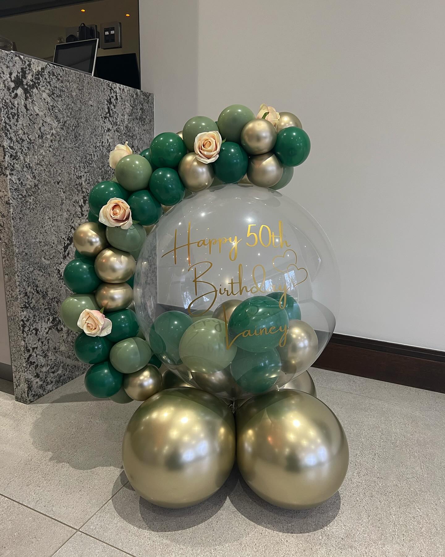 Balloon Hugs 🤗🎈 Perfect for table decor for your special event! DM us to book in now!
#bubbleballoons#balloonarch#balloonhug#birthdayballoons#50thbirthday