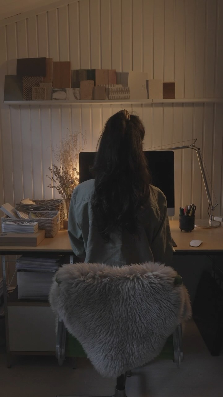 Welcoming in the New Year with a little ‘About Me’ video ✨
I know a few of you have been following me for a while now and I realised that I haven’t ever done a Q&A or even really spoken about who I am behind all of my designs.
I have got together some content which I will be sharing with you so you can get to know me better, along with how and what inspires me in my designs.
I have my first project of 2025 starting tomorrow for an existing client of mine. I’m so excited to dive back into designs & running with the creativity that goes in behind all of my projects ☺️
If you have a project or are looking for some interior design ideas for your home, drop me a message as my diary is currently open and taking new client bookings 📖
#natalielouiseinteriors #residentialdesign #interiordesign #designer #londoninteriors #countryside #englishcountryside #counteymanor #townhouse #surrey #surreylife #virtualdesign #edesigns #hybriddesigns #virtualinteriordesigner #kitchenrenovation #bathroomremodel #bathroom #bedroom #kitchen #livingroom