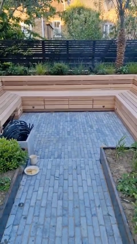 A lovely addition to your garden …
Seating ✔️
Storage ✔️
Planters ✔️
I loved making this one. Everything is completely bespoke so we can built it to for your space perfectly.
#garden #gardenbench #cedarbench #benchwithstorage #planter #gardenstorage #london #londonlife #gardensbydesign #gardenideas #gardeninspiration