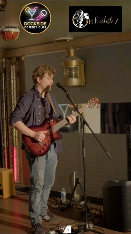 Retour sur notre 3eme édition Dockside Comedy Club X Oh l'artiste! 7 décembre 2024 🔥 les talents emergents de la scène musicale et humoristique !
Extrait passage de @john_linhart_music
Captation vidéo
@dockside_comedy_club @str__design
Passage complet sur notre chaîne YouTube @ohlartiste
#humour #humoriste #standup #standupcomedy #docksidecomedyclub #ohlartiste #comedyclub #chant #chanteur #concert #concertlive #live #spectacle #musique