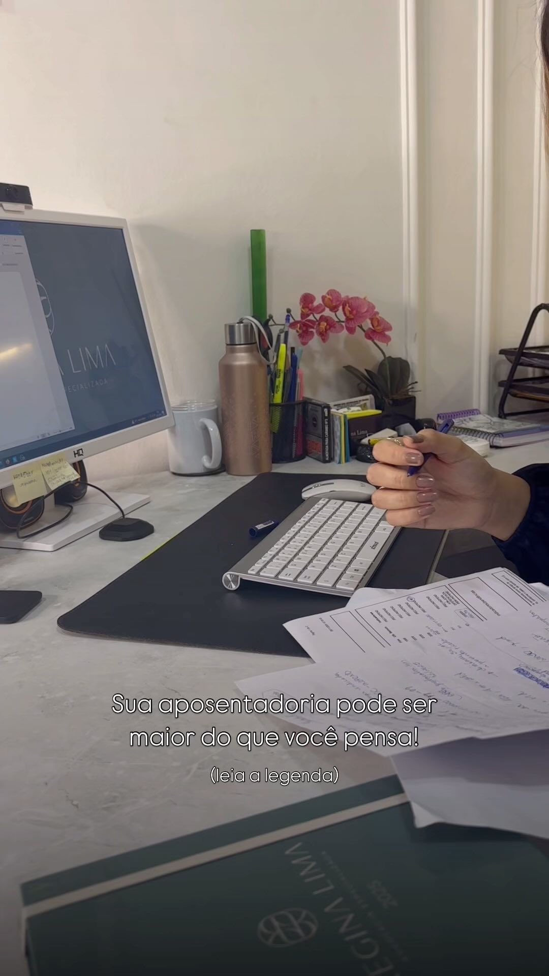 Começa enviando esse vídeo para seus amigos e familiares que precisam disso.
Você já parou para pensar que pode estar abrindo mão de uma aposentadoria com um valor bem mais alto? Muitos brasileiros se aposentam com valores menores do que poderiam receber, simplesmente por não ter um bom planejamento previdenciário.
Escolher a regra de transição certa e evitar erros no cálculo, e aumentar o tempo de contribuição são fundamentais para garantir uma aposentadoria com valor bem mais alto pra te trazer tranquilidade e segurança.
Cada ano de contribuição pode fazer uma grande diferença no valor final!
Por isso, não vale a pena deixar a aposentadoria pelo acaso. Você precisa procurar um advogado especializado, para te ajudar a identificar a melhor estratégia para aumentar a sua aposentadoria. E garanta que você receba tudo a que tem direito, maximizando sua aposentadoria com experiência e a estratégia certa.
•
•
•
#inss #oab #oabpe #advocacia #previdenciario