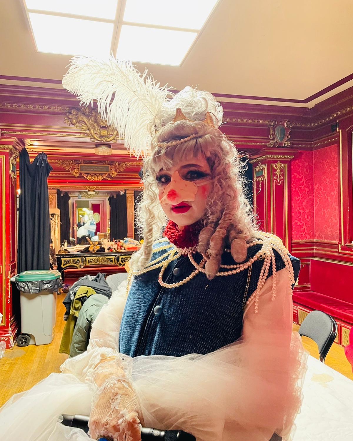 Finir l’année en reine au @thcelestinslyon avec @labarbichette.cabaret merci @monsieur_k_et_cie ❤️
Partager la scène avec les irréelles créatures @noir.david @lallamorte @nonocolumbo @ursule_et_madame @labigbertha.paris @fursy_von_colmar @carmenmaria_vega @oiseau_joli @labaronnedubronx @monsieur_k_et_cie @theycallmefrannie 💕💋🎉
Encore 4 représentations ❤️❤️❤️❤️