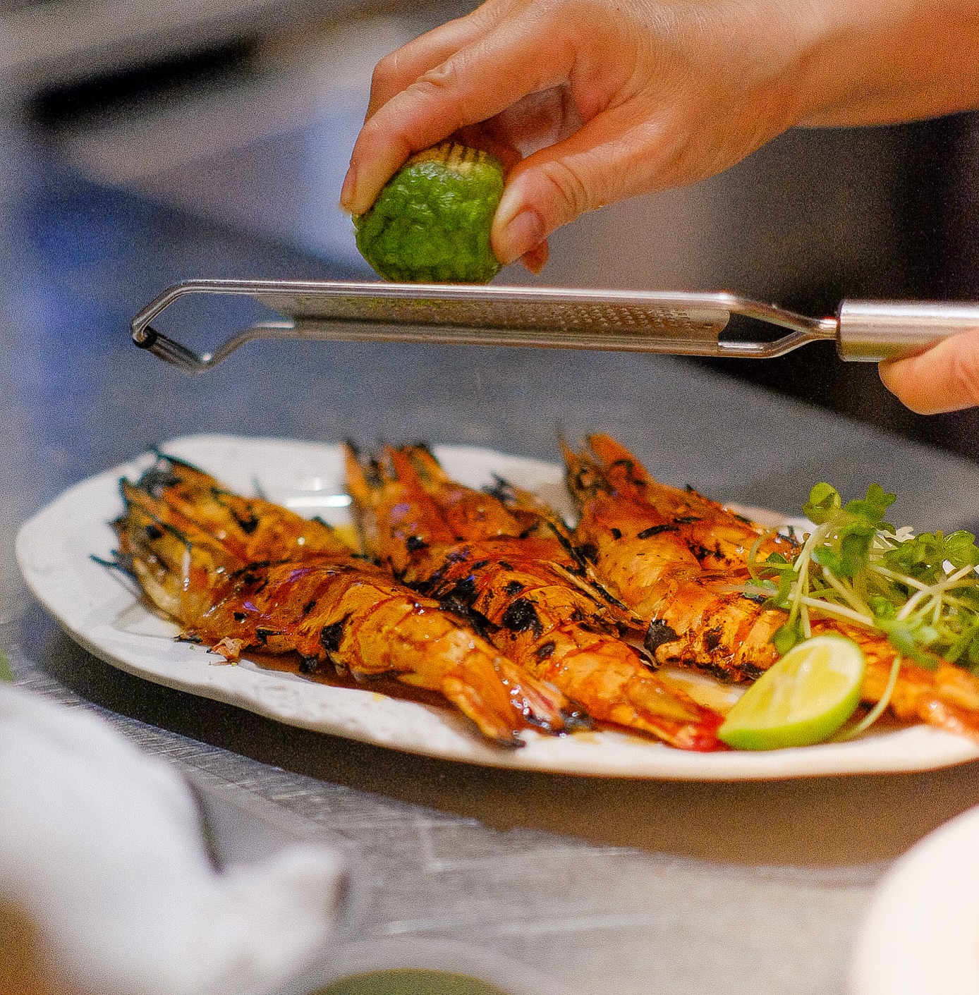Spicy tamarind glazed jumbo prawns - then grilled to perfection.
Freshly grated An Giang kaffir lime zest to elevate every bite! Taste the flavors of Viet Nam at our table. 🇻🇳 #SaigoneseEatery #AsianFusion #GrilledPrawns #phuquocisland #phuquoc #VietnameseCuisine