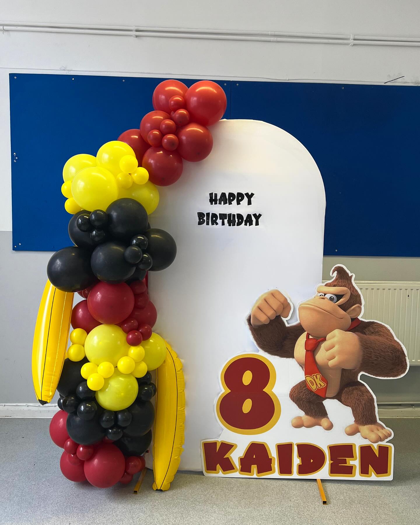 Donkey Kong themed party 🙉🍌 DM us for all your requests! Cut outs designed and provide by us 🎈
#donkeykong#donkeykongparty#kidsbirthday#8thbirthday#birthdaybackdrop#london#camden