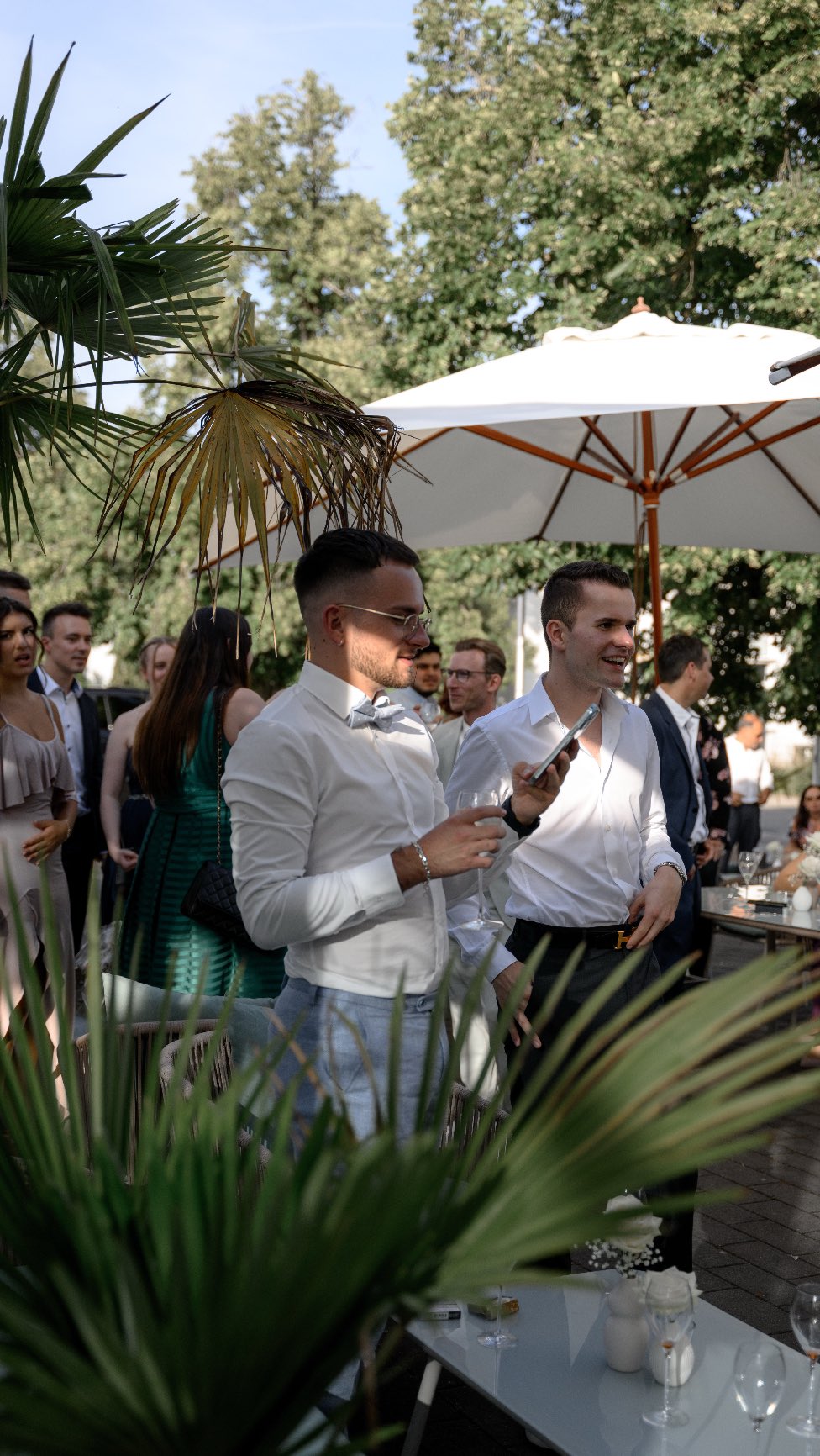 Danke 2024
Das Jahr neigt sich dem Ende zu und ich möchte mich bei allen bedanken, die dieses Jahr so unglaublich an meiner Seite gestanden haben. Es war ein Jahr mit vielen Reisen von Frankreich über Italien, zu Mallorca, Süddeutschland und dann auch mal eine Hochzeit nebenan im @schlossbensberg. Ein Jahr in dem ich viele neue unglaublich inspirierende Menschen kennenlernen durfte und mich zugleich von einer jahrelangen Freundin viel zu früh verabschieden musste.
Es war ein lehrreiches Jahr mit vielen lustigen und positiv tränenreichen Ereignissen. Ich bin selber zu einer bride to be geworden und darf für 2025 und 2026 bereits weitere schöne Destination, Inlands- und meine eigene Hochzeit planen.
Danke für jeden von Euch - ich freue mich auf alles, was das Leben noch mit mir vor hat.
Foto: @yana_korn
#2024 #weddingplanning #weddingplanning #hochzeitsplanung #hochzeitsplaner #bridetobe #wedding