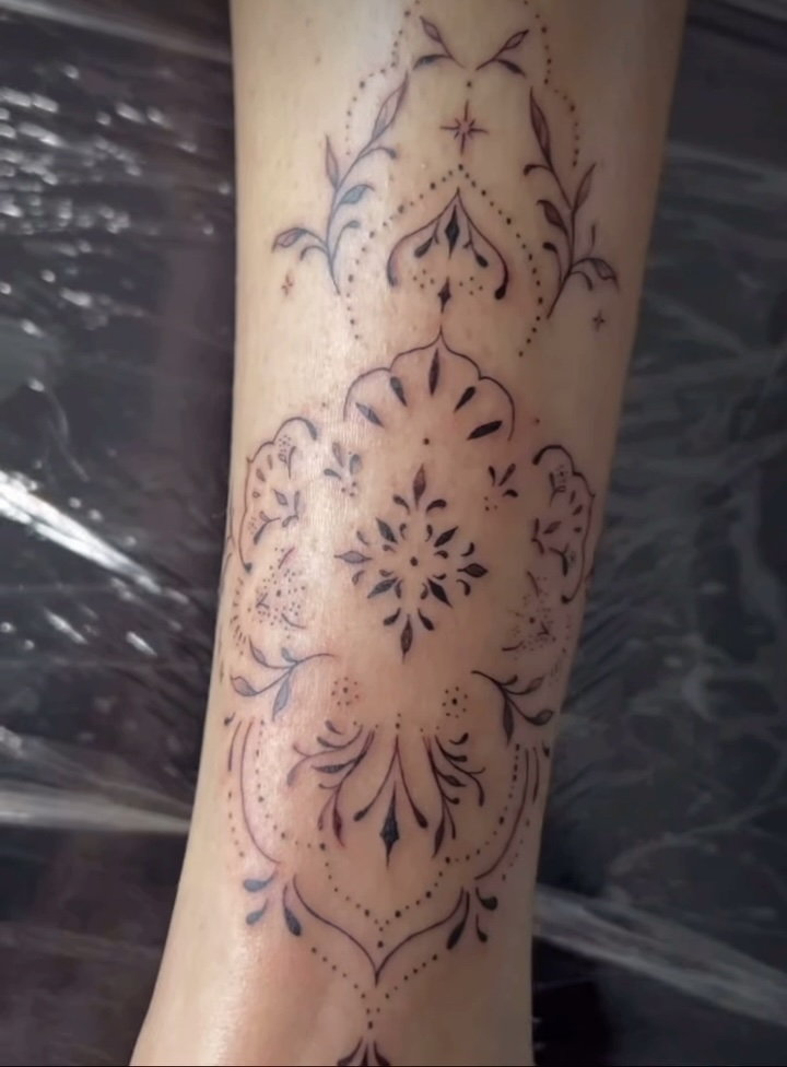 ✖️ LINEANDLORE_ | JUNIOR TATTOO ARTIST
✖️BOOKS ARE OPEN FOR 2025!
Book NOW at www.winkswhims.com