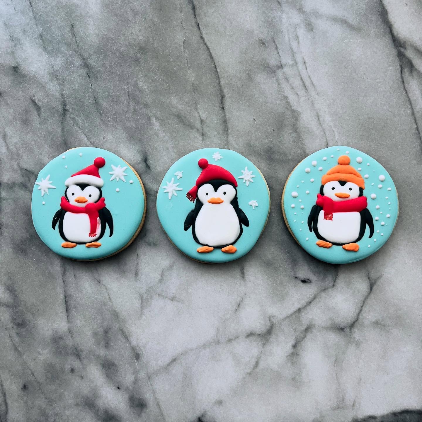 Happy holidays!
.
.
#royalicingcookies #longbeachcookies #cookiedecorator #cookiedecorating #decoratedcookies #customcookies #cookies #longbeach #longbeachca