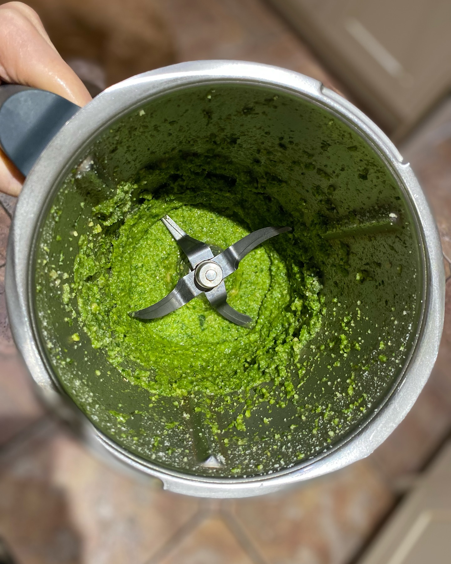 Home Made Pesto Sauce 🌿 eating healthy doesn’t mean giving up your favourite flavours! Make your pesto sauce in 2 minutes, and add it to your favourite protein. I can guarantee it’s the best pesto sauce you will ever have! #pestosauce #homemadepesto #pesto #pestopasta #thermomix #thermomixukandireland #thermomix #bimby #bimbyjersey #eatheathy #eathealthyfood #madefromscratch