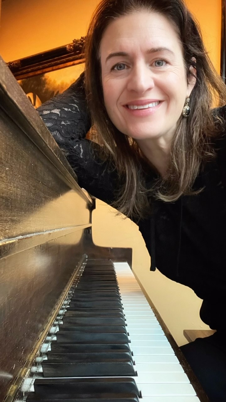 Last Christmas gig of the season 🎄 🎅 🎶
#piano #christmasmusic #suzettescreperie #wheatonillinois