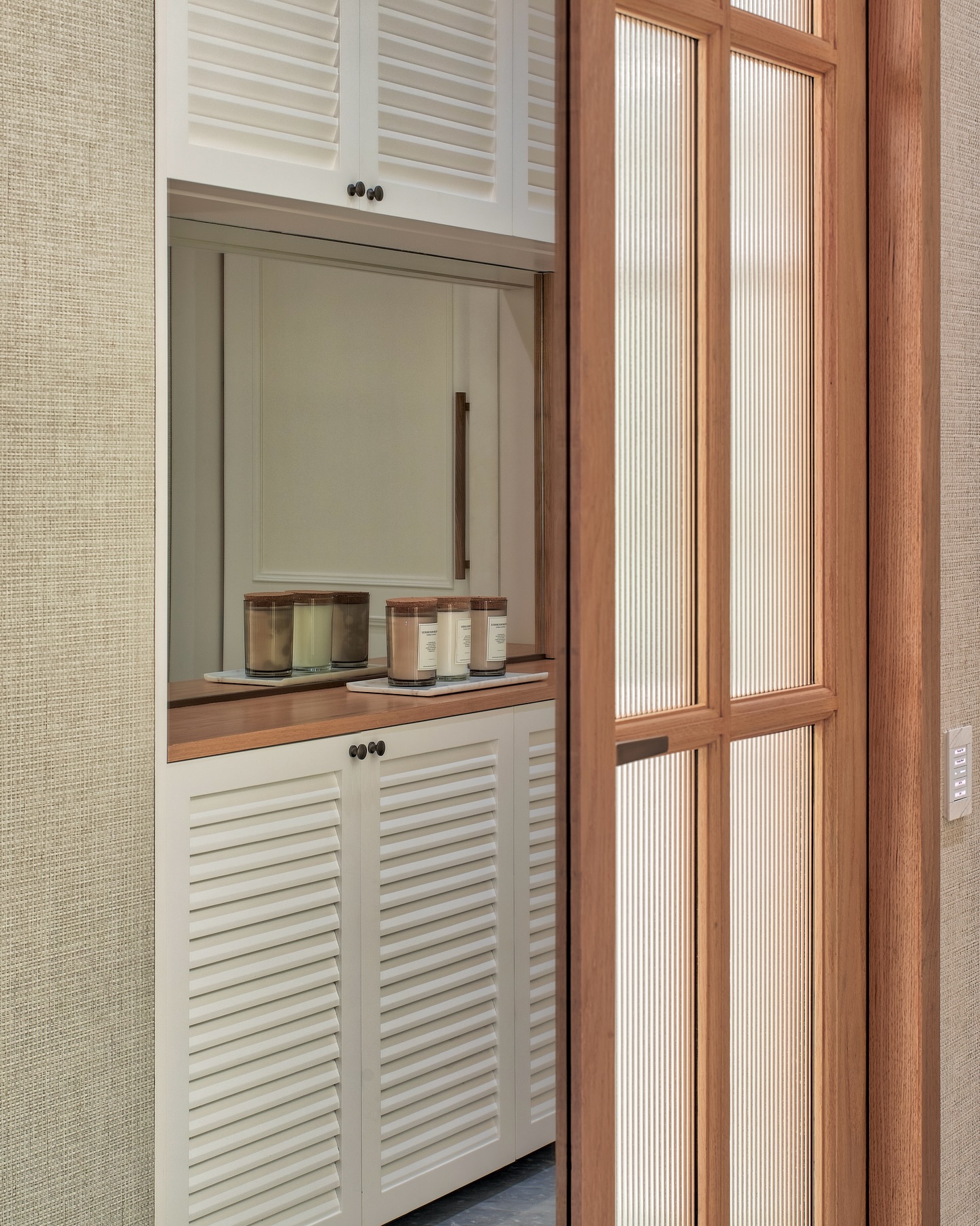 Hallway details of the master bedroom zone...
Interior Design & Styling: @casa_novo
Size: 5,500 sq.ft
Location: Mumbai, India
Project: Casa Three Sixty
#design #interior #homedecor #architecture #home #decor #interiors #homedesign #art #interiordesigner #furniture #decoration #interiordecor #interiorstyling #luxury #designer #handmade #inspiration #livingroom #furnituredesign #realestate #instagood #style #architecture #designinspiration #interiordecorating