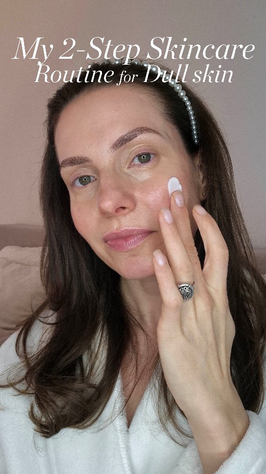 From dull to radiant – here’s my evening skincare ritual! ✨
When my skin feels dull, I turn to this two-step routine with Comme Ça Skincare. First, I cleanse with La Crème Cleanser to exfoliate, hydrate, and reveal fresh, glowing skin. Then, I apply La Prickly Pear Seed Oil, packed with linoleic acid to reduce fine lines, wrinkles, and hyperpigmentation. I love doing this ritual at night before bed, and by morning, my skin feels incredibly soft and looks radiant. 🌟
Wake up to glowing skin – try it for yourself!
•
•
•
#CommeÇaSkincare Skincare #GlowUp #RadiantSkin #
#consciousskincare #SkinCareRoutine #Huidverzorging #HuidverzorgingRoutine #positiveaging