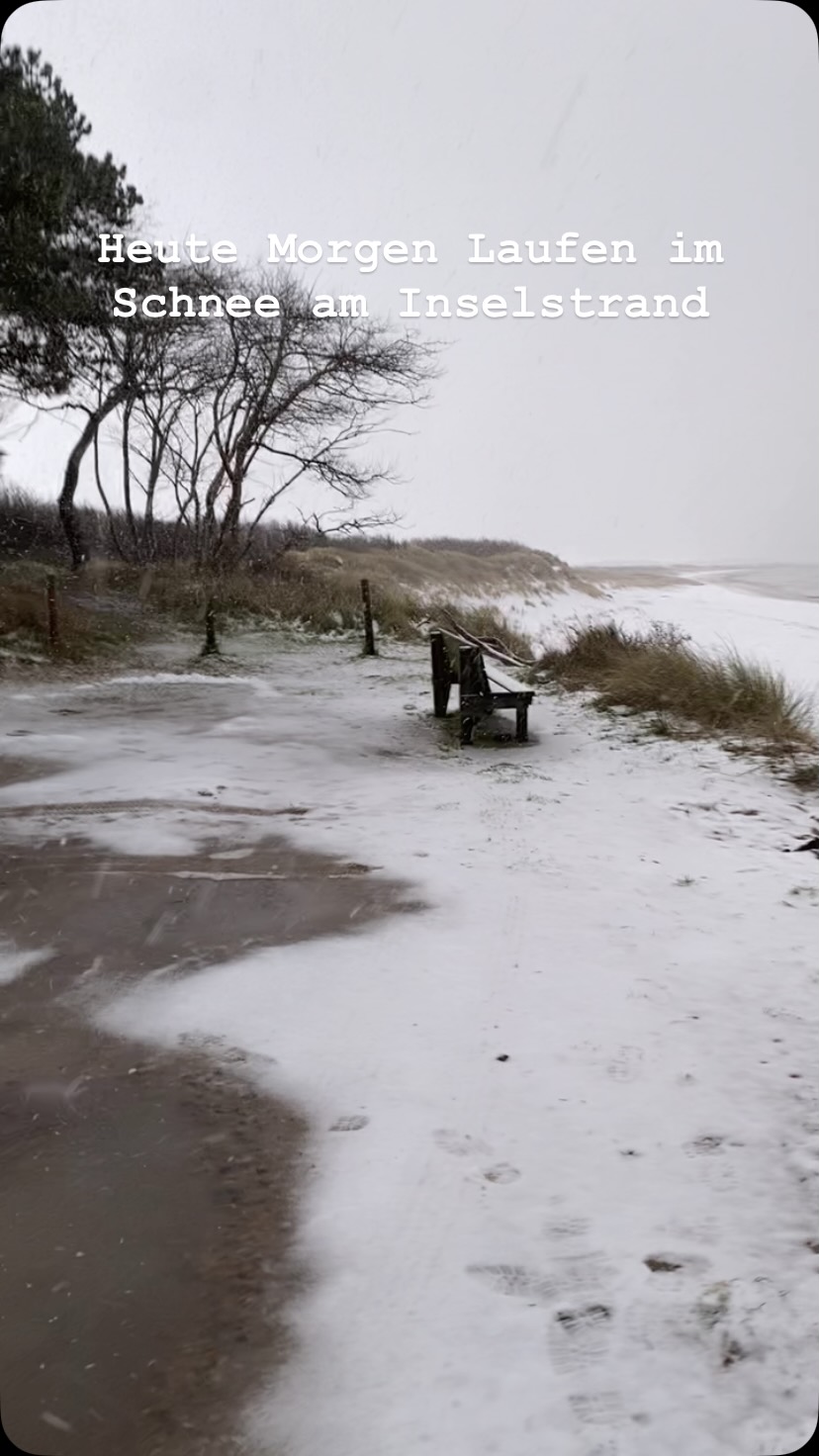 Hier an der Nordsee wechselt das Wetter so schnell. In meinem einstündigen Lauf heute Morgen am Inselstrand von Föhr hatte ich Sonne, Regen, Hagel, Schnee und wieder Sonne… Es lohnt sich nicht, sich aufzuregen, sondern man kann sich gut in Achtsamkeit üben und akzeptieren, was gerade ist, in gutem Vertrauen darauf, dass alles immer in Bewegung ist…. So ist das (L)eben.
#coach #coching #achtsamkeit #zielesetzen #zieleerreichen #burnout #ruhefinden #leben