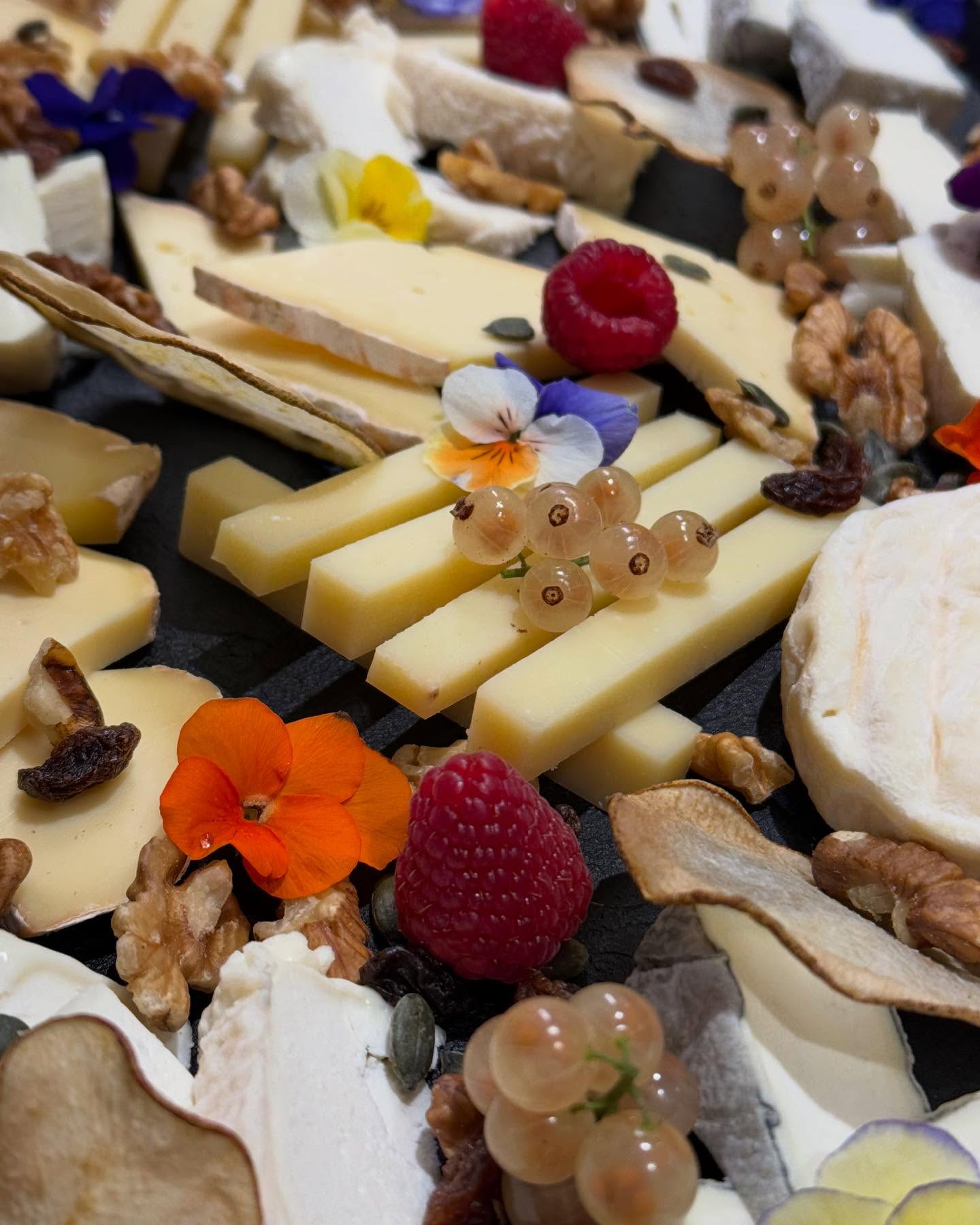 Un dîner sans plateau de fromages serait dommage !
Prêts à dévorer 🧀
#byjoytraiteur #byjoy #traiteur #catering #food #sainttropez #sttropez #traiteurevenementiel #event #fromage #fromagefrancais #frenchriviera #cheese #traiteursttropez #traiteursainttropez #mariagesainttropez #mariagesttropez