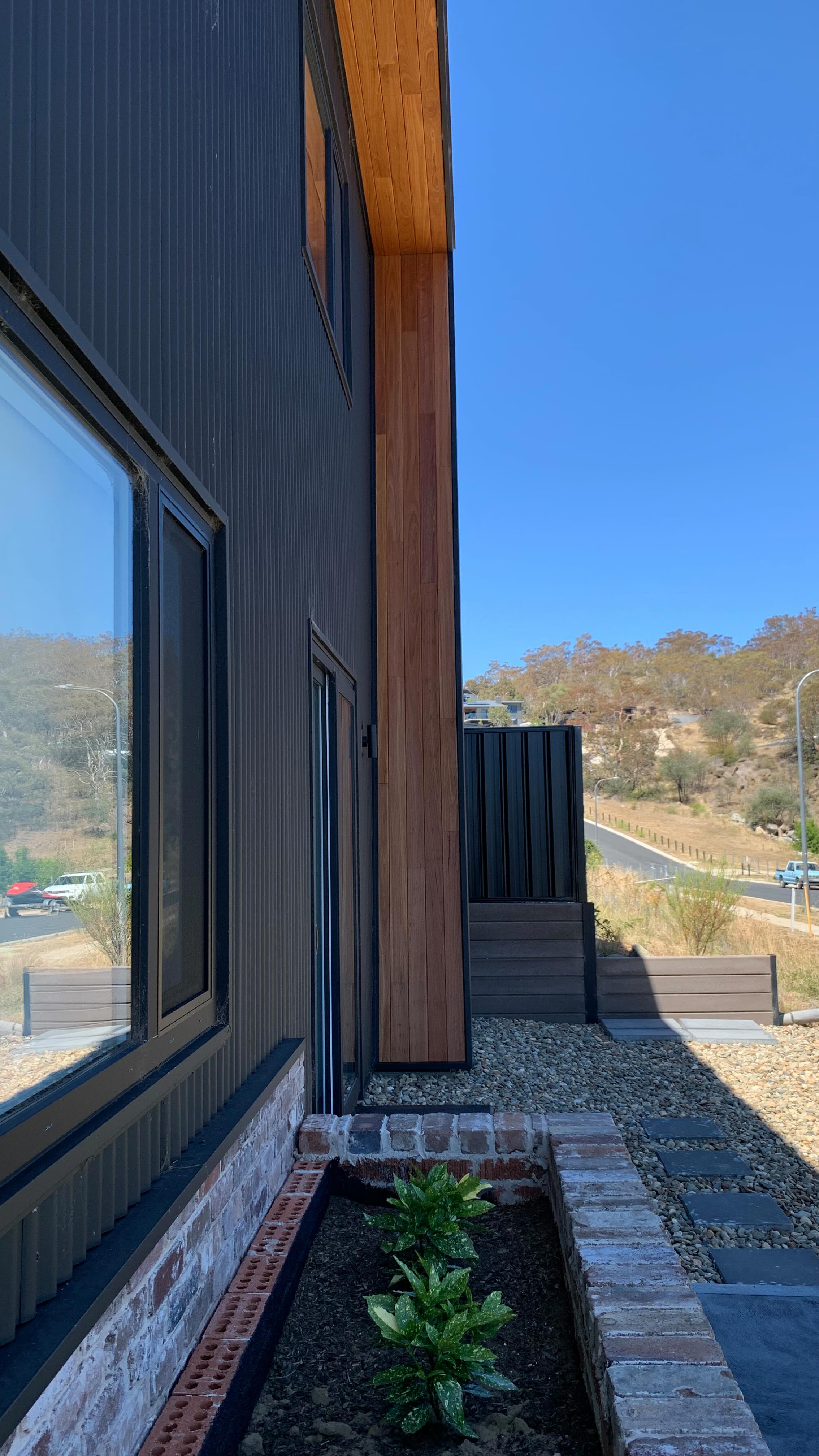 A very short peek into the Jindabyne house completed mid 2024.
#newbuild #recycledbricks #architect #architecture #jindabynehomes #colorbond
@thebrickpit @colorbondsteel