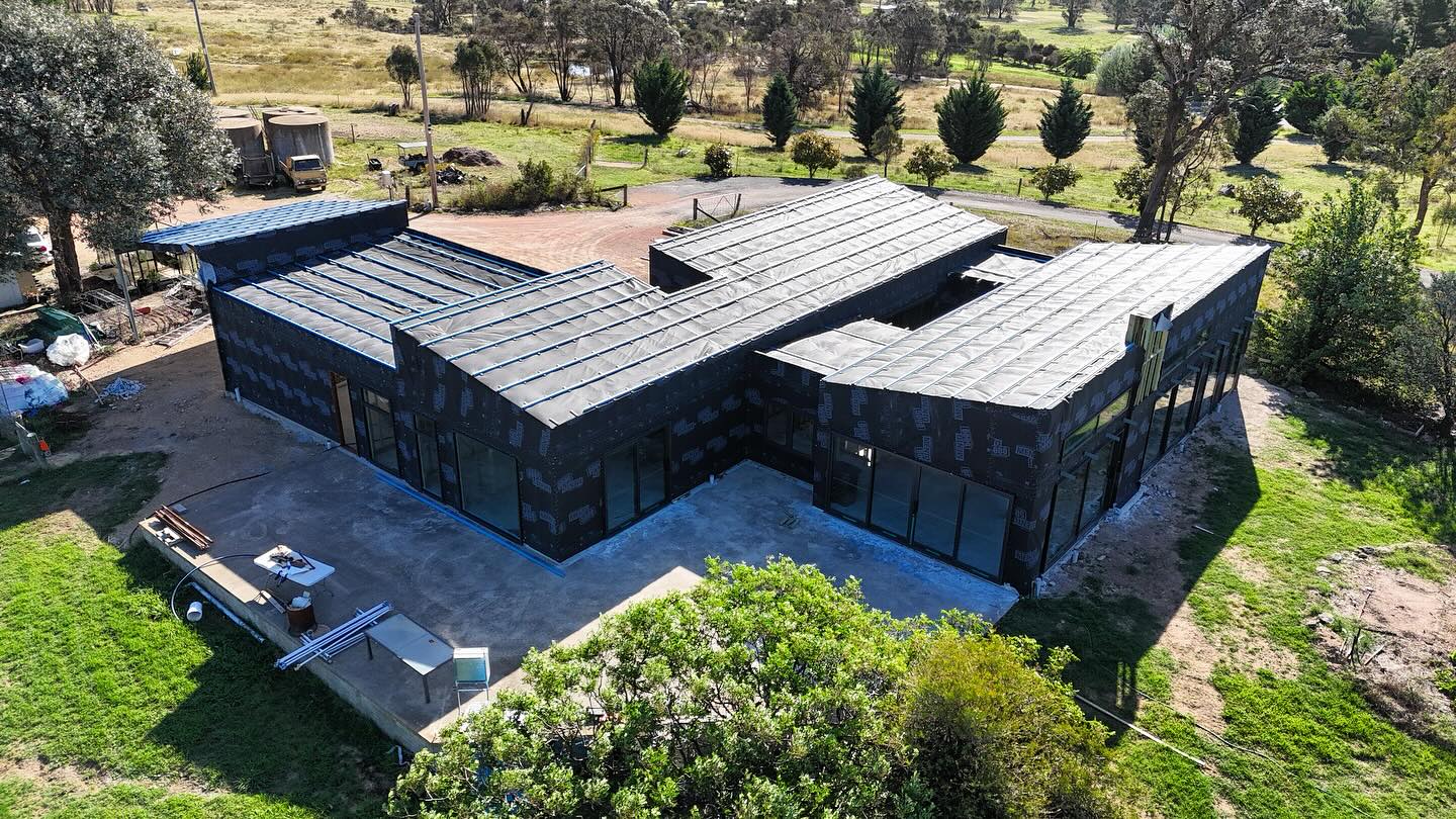 Wrapped for Christmas (late post).
#suttonnewbuild #suttonhouse #architect #newbuild #nswarchitect #southcoastarchitect
Photo credit to the owner