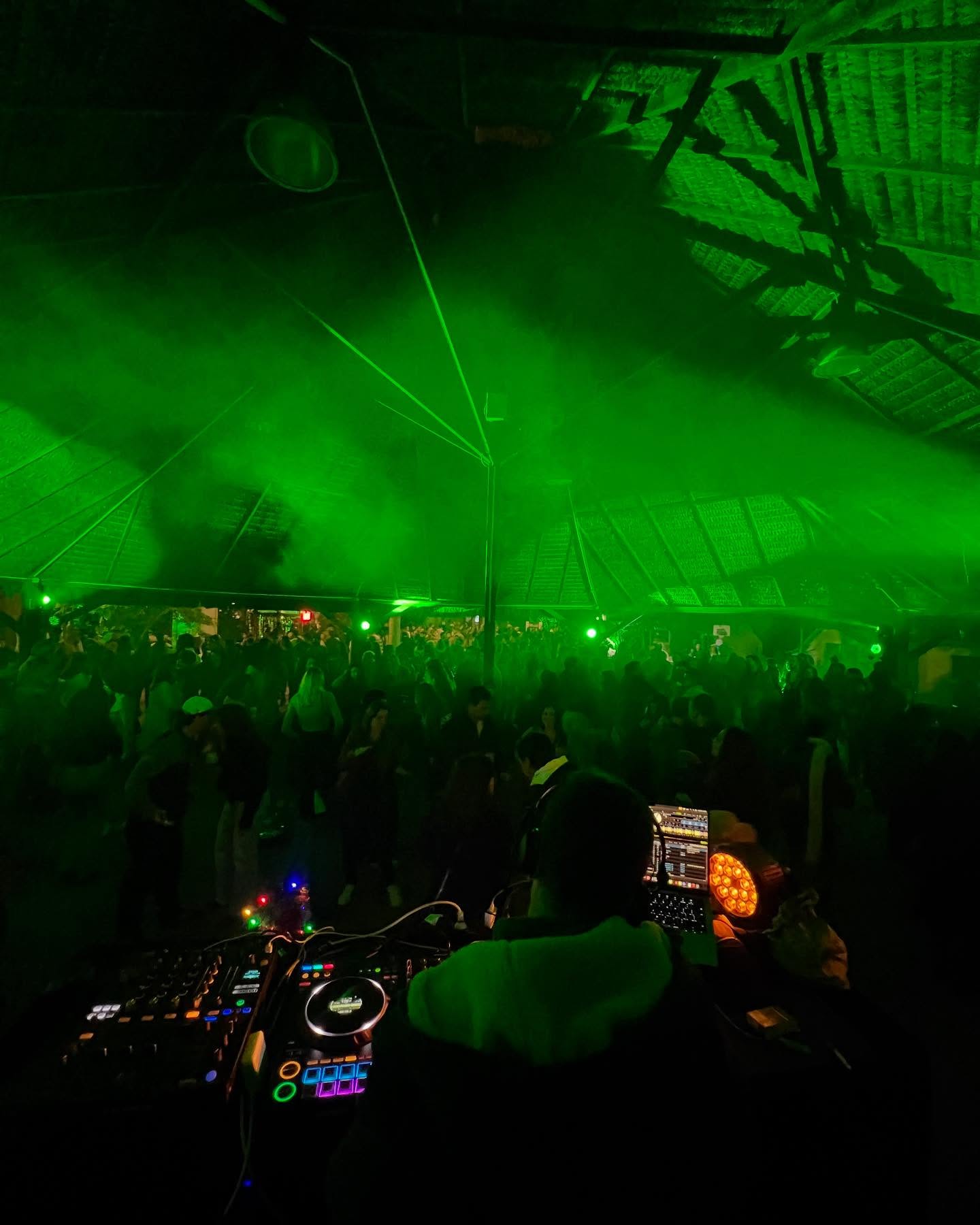 “Natal à la time out” 🎄 what a great event, great concept, and yes… what a PARTY 🎉 🪩💃was a pleasure to be part of this party 🥳 www.diogoferreiradj.com #event #eventdj #eventdjs #djparaeventos #djparabodas #djparty #party #partymood #dancefloor #disco #discoball #funktionone #ommatias #diogoferreiradj #zoolisboa #timeout #timeouteventos #natal #natalalatimeout #festacorporativa #jantarnatalino #weddingdj #weddingdjlife #seratodj