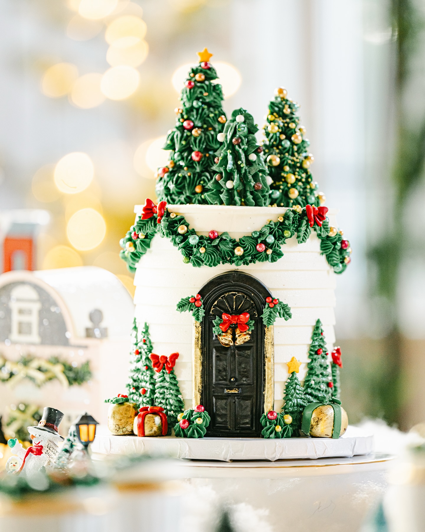 Oh yes please indulge your eyes with these mesmerizing photos.
.
.
.
Beautifully captured by our celebrant, @soula_photography It was too beautiful my son thought i was showing him a holiday magazine cake dessert 🤩🤩🤩
.
.
.
Thank you so much again Ms @j.u.d.y.x and Sir Soula for never ending support 🙏🏼🙏🏼🙏🏼 I am truly honored to be a part of your celebrations!! 🥰♥️
Happy New Year to you and your family!
.
.
.
#sugardreamsodeza #chrismascake #cakedessert #christmasdessert #christmastreats #cakephotography #cakephoto #christmas2024 #holidaydesserts #holidaytreats #desserts #cakeinspiration #cakestyle #cakedesign #cakeart