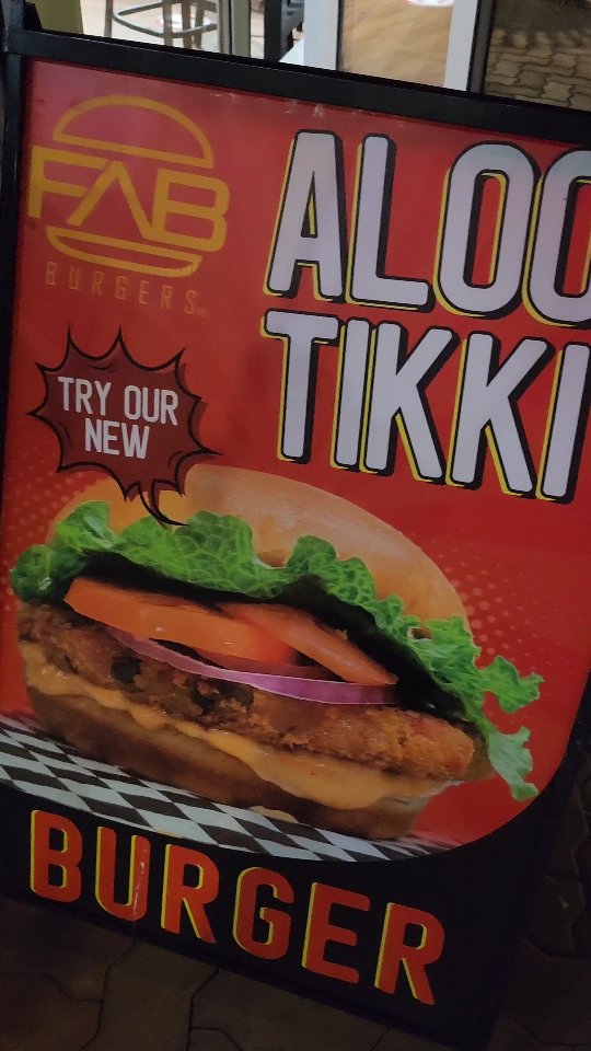 Late Night Bite at FAB Burgers!!
@fabburgersinc
.
The homies awake?? FAB Burgers tastes great!!
.
#FABBurgers #LateNightBite #MonsterBurger #Burgers #LostinYourEyes #s2Nati #RnB #Music #RealComposition