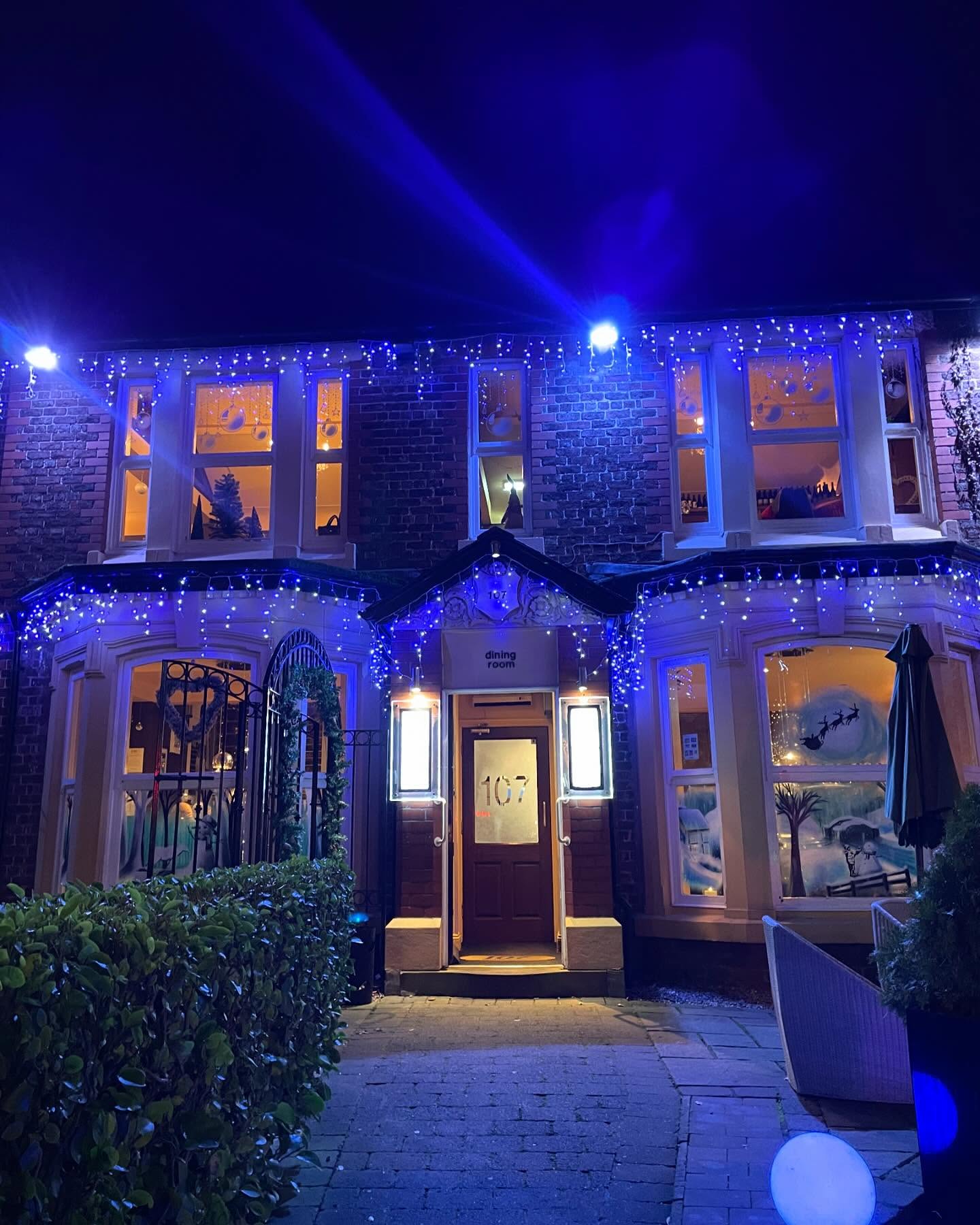 Join us tomorrow for our money saver Monday offer! Enjoy 25% off your food bill when you quote ‘msm’!!
Offer is running all day 12-9pm!
Can’t be used in conjunction with any other offers*
Applicable for tables of up to 7 people*
Also… how pretty and bright does the building look 💙