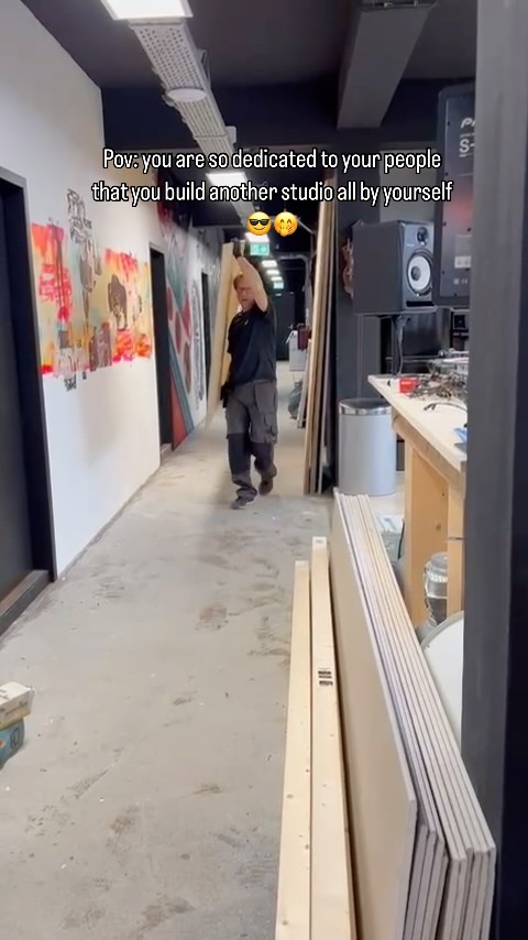 We go bold or we go home😎
#studiolife #musicstudio #community #musiccommunity #music #beatfabriekamsterdam #musiclovers #viralreels