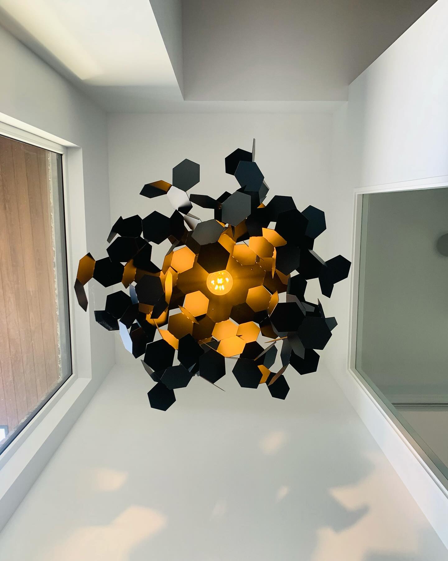 Double void entry space 🙌
Lighting is a big one for me. Creating the mood and setting the scene.
#architect #nswarchitect #minimalismarchitecture #entrydesign #pendentlights