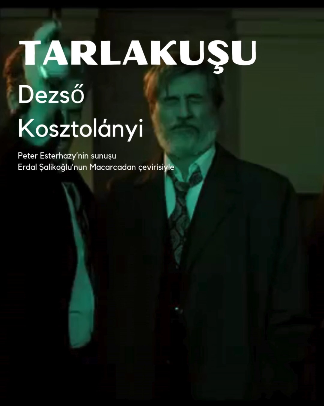 Yeni Kitap #41
TARLAKUŞU
Dezső Kosztolányi
Péter Esterházy'nin sunuşu,
Dr. Erdal Şalikoğlu'nun çevirisiyle
Çok sevdikleri kızlarına dair telaffuz edemedikleri, birbirlerine itiraf edemedikleri bir kusurun yaşlı bir çiftin hayatını altüst ettiği bir haftanın hikayesi "Tarlakuşu". Macar edebiyatının büyük ustalarından Kosztolányi, hayali taşra şehri Sárszeg’de dünyanın ilk günlerinden beri insanları perişan etmiş bir açmazın peşine düşüyor.
İncelemek ve satın alma linkleri bio'da.
Bu kitap Petőfi Kulturális Ügynökség'in (Petőfi Kültür Ajansı) katkılarıyla yayımlanmıştır.
Baştaki görüntüler Béla Paczolay'ın Pacsirta (2023) uyarlamasından. Sondaki arkaplan görüntüsü kitabın László Ranódy tarafından yapılmış 1963 tarihli uyarlamasındandır.