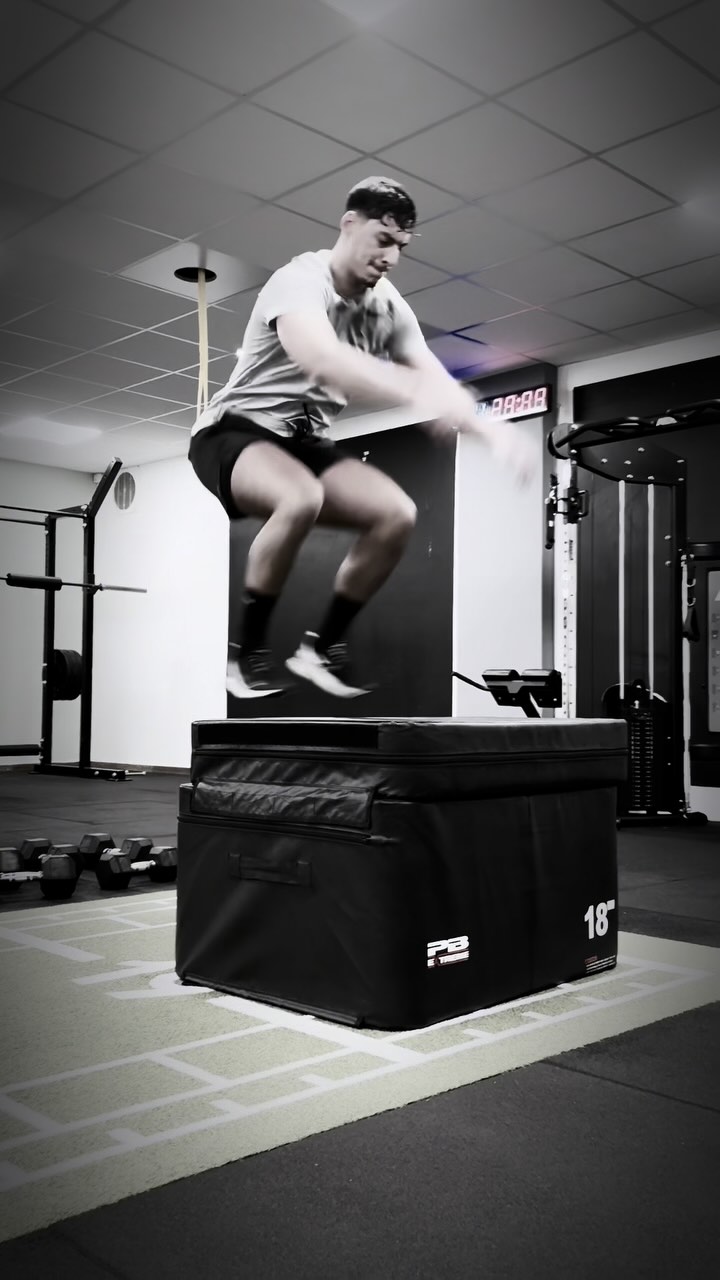 🔥 GIVE IT A TRY 🔥
Workout 1 min ON 30 sec OFF
- Assault Bike
- DB Deadlifts
- Box Jumps
- DB alt. Snatches
- DB Reverse Lunges
- Row ergo
Rest 2 mins in between
4 Rounds 🫡