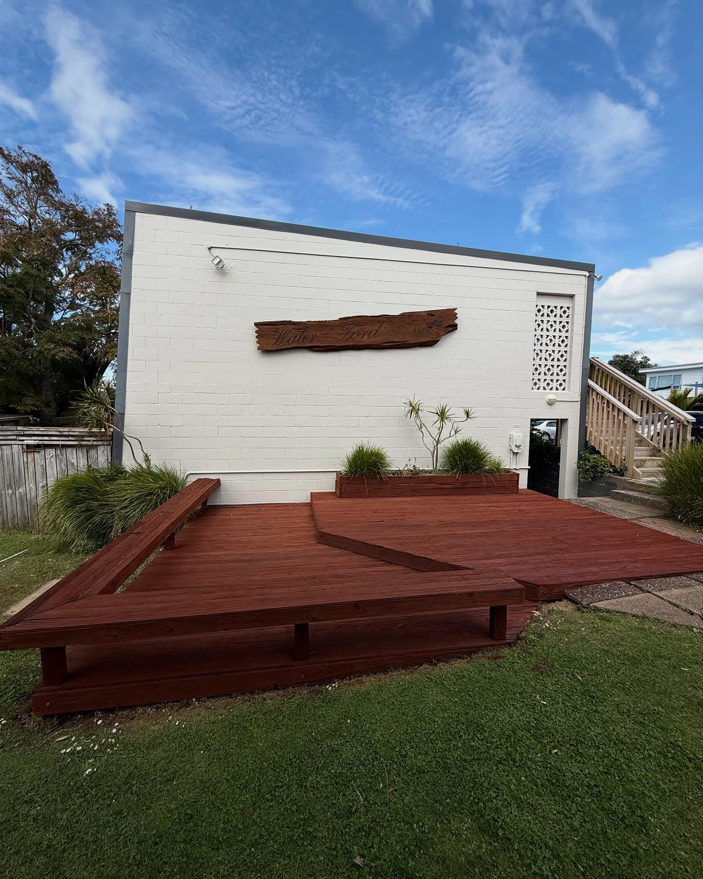 That’s a wrap for 2024! Great way to end the year ✨. Fun project to be a part of, completely renovating this exterior complex, waterproofing walls, floors and repainting all new cladding, balustrades, among few other areas. 🏠 ✨ Blessed to have be trusted with this by the property committee who have been lovely to work with. #exteriorpainting #professionalpainters #silverstaterenovations