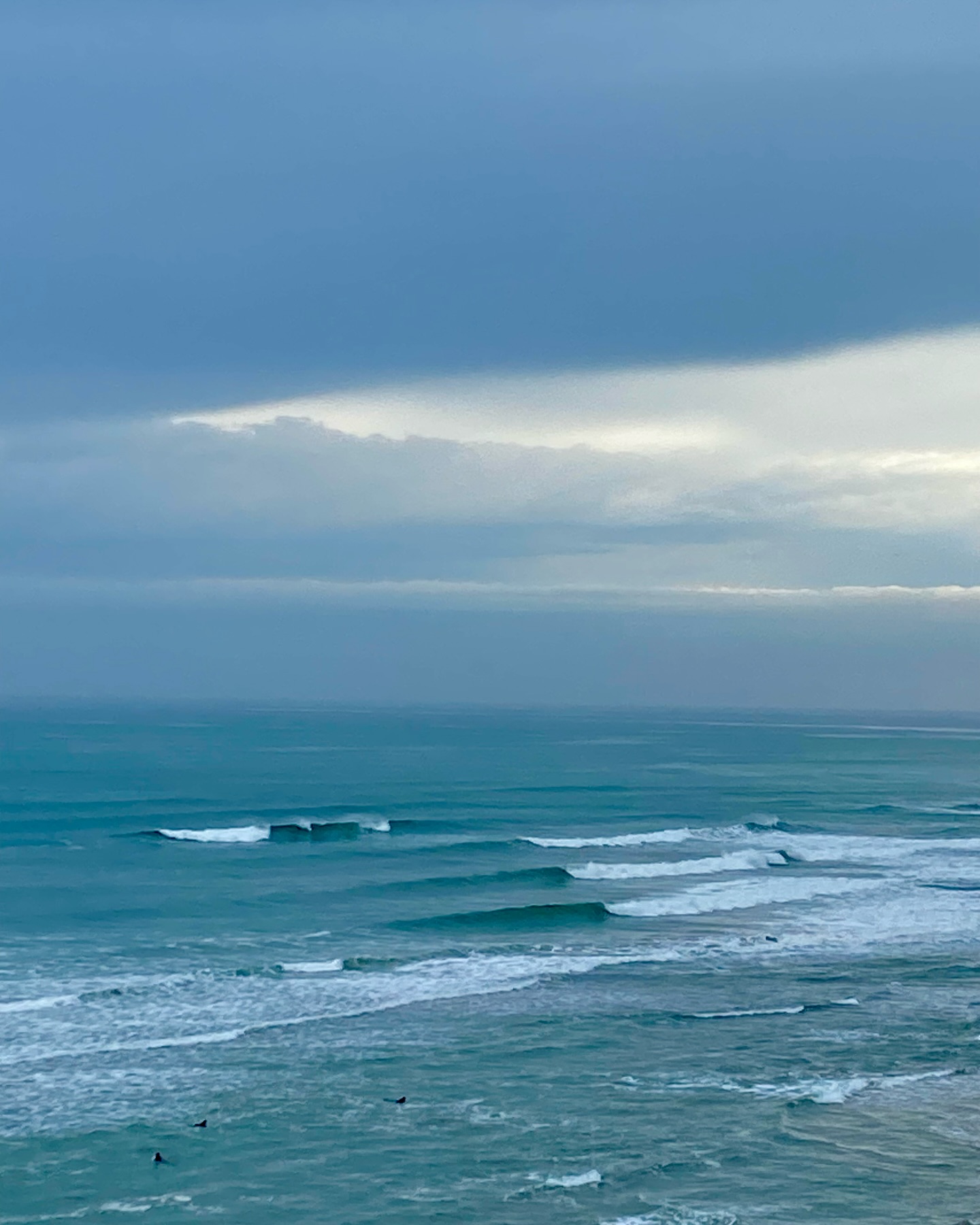 Urte berri on ! Meilleurs vœux pour cette nouvelle année! Que vos vagues soient bleues, vertes, blanches, longues ou courtes, qu’elles vous fassent vibrer, sourire et rêver ✨🤙
-
Best wishes for 2025!
Whatever type of waves you will catch, I hope they will make you smile and dream ✨🤙
@xirimirisurfcoaching
#urteberrion #xirimirisurfcoaching #bidart #paysbasque #surf #happiness #oceanlover #xirimirisurf #happynewyear #basquecountry #2025 #surfing #greenwaves #emptylineup #surfguide