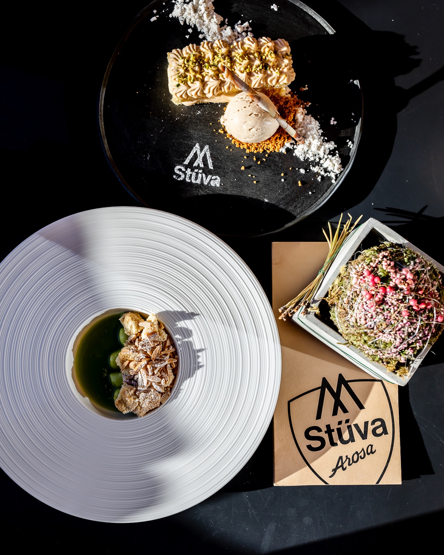 StüvaArosa - this is how we do !t 🤩
@chillipicturesbali
#stueva #stüva #stuevaarosa #thisiswedoit #bergliebe #arosa #arosalenzerheide #schweizerberge #swiss #swissmountains #graubünden #bündnerland #schweizerberge #stuba #bündnerstube #swisswine #swissinfluencer