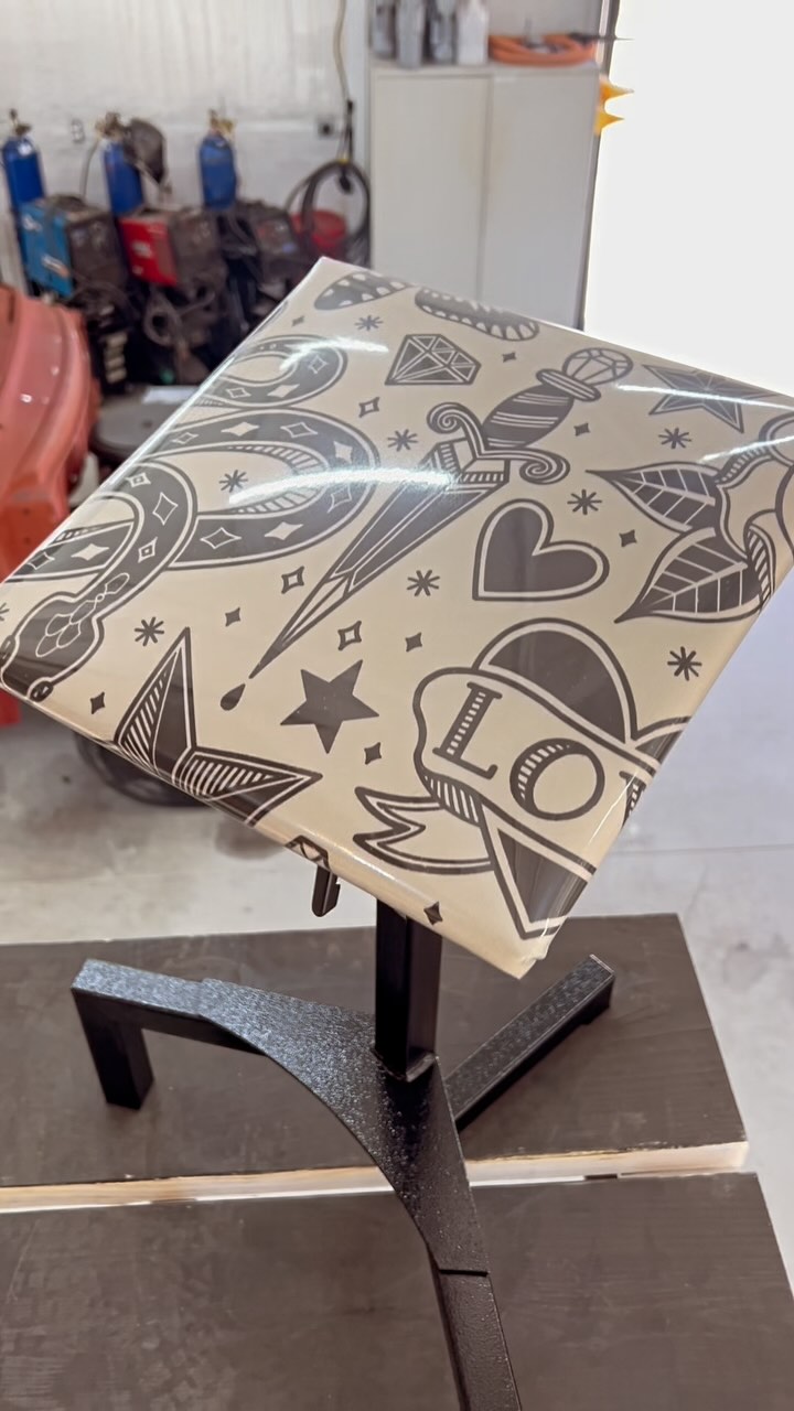 Custom Top Available With Flash Art Fabric on a Black High-Rise Base.
Shoot a DM to claim it!
FREE SHIPPING
.
FreehandEquipment.com/shop
.
.
.
.
#freehandequipment #handmade #handmadeinNC #handmadeusa #tattoo #tattooartist #tattooequipment #tattooeqipmentforsale #tattooarmrest #freehand #freehandtattoo #freehandequipment #tattootools #tattooshop #tattoolife #tattooer #tattoosofinstagram #traditionaltattoos #tattooink #tattooinkinspiration #tattooproducts #tattoowithlove #handmadewithlove #austintattoo #austintattooartist #tattoousa #inked #tattoosupply
