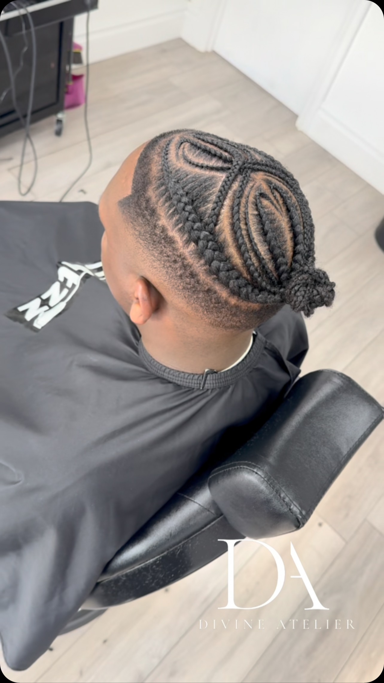 Braids removal and rebraid🔥
@mabs_scutzz 💈👏🏽
Products used:
@moroccanoilpro perfect defence & treatment oil
@keracareuk leave in conditioner
@redken all soft leave in treatment
@orshaircareeurope hair lotion
#menscornrows #menscornrowstyles #menscornrowdesigns #mensbraids #mensbraidstyles #mensbraidedstyles #mensbraidstyle #menshair #protectivehairstyle #healthhair #naturalhair #braids #braidstyles #naturalhairstyles #neatbraids #braider #braidsideas #hairinspiration #haircreativity #cornrowstyles #cornrowsdesign #cornrowsmen #simplecornrows