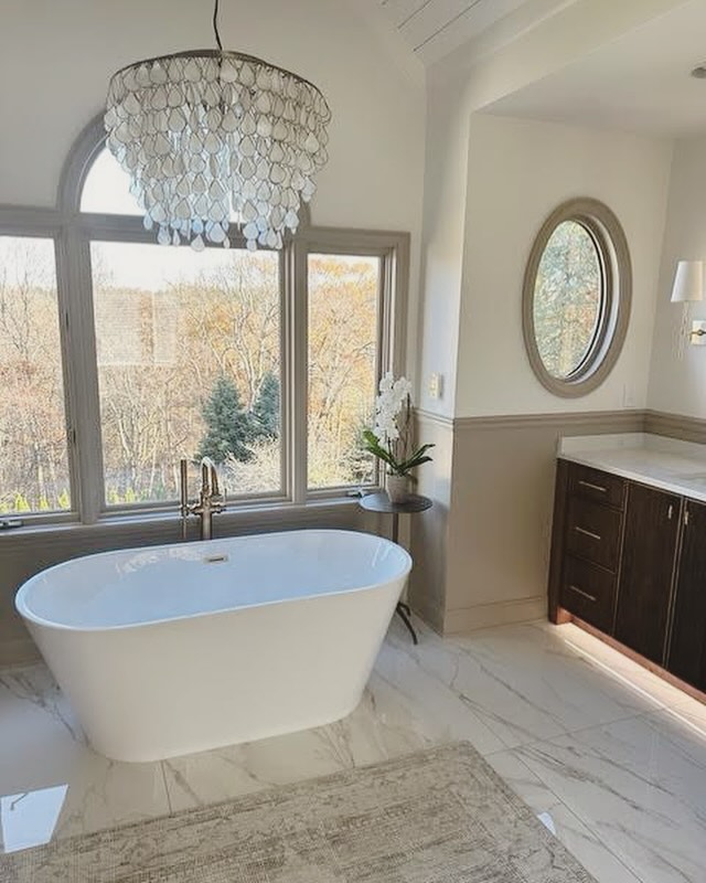 ✨ Nothing like a fresh start in the new year! Looking forward to more renovation projects that will transform our clients spaces and add more function to their daily lives.
#newyearfreshstart #primarybathroom #classicbathroom #bathroomdesigninspiration #hillhousedesignmd #designdetails #bathroomdesign