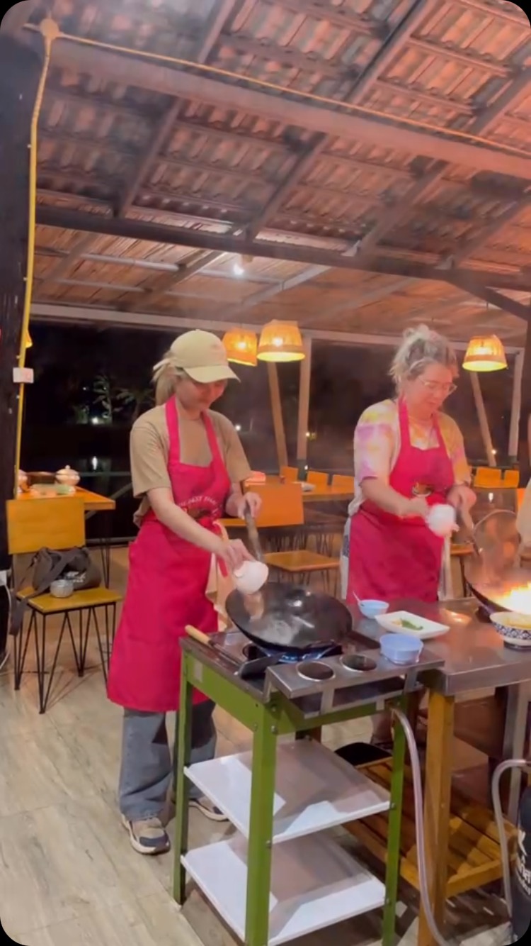 2024 fire cooking recap 🔥🔥
Thank you everyone for joining our cooking class!!
We made a lot of fire last year and will continue to this yalear
.
Happy New Year 🥳🥳
Stay safe and healthy
#thai #Chiangmai #lerning #cooking #thaicookingcourse #activities #workshop #thaicusine